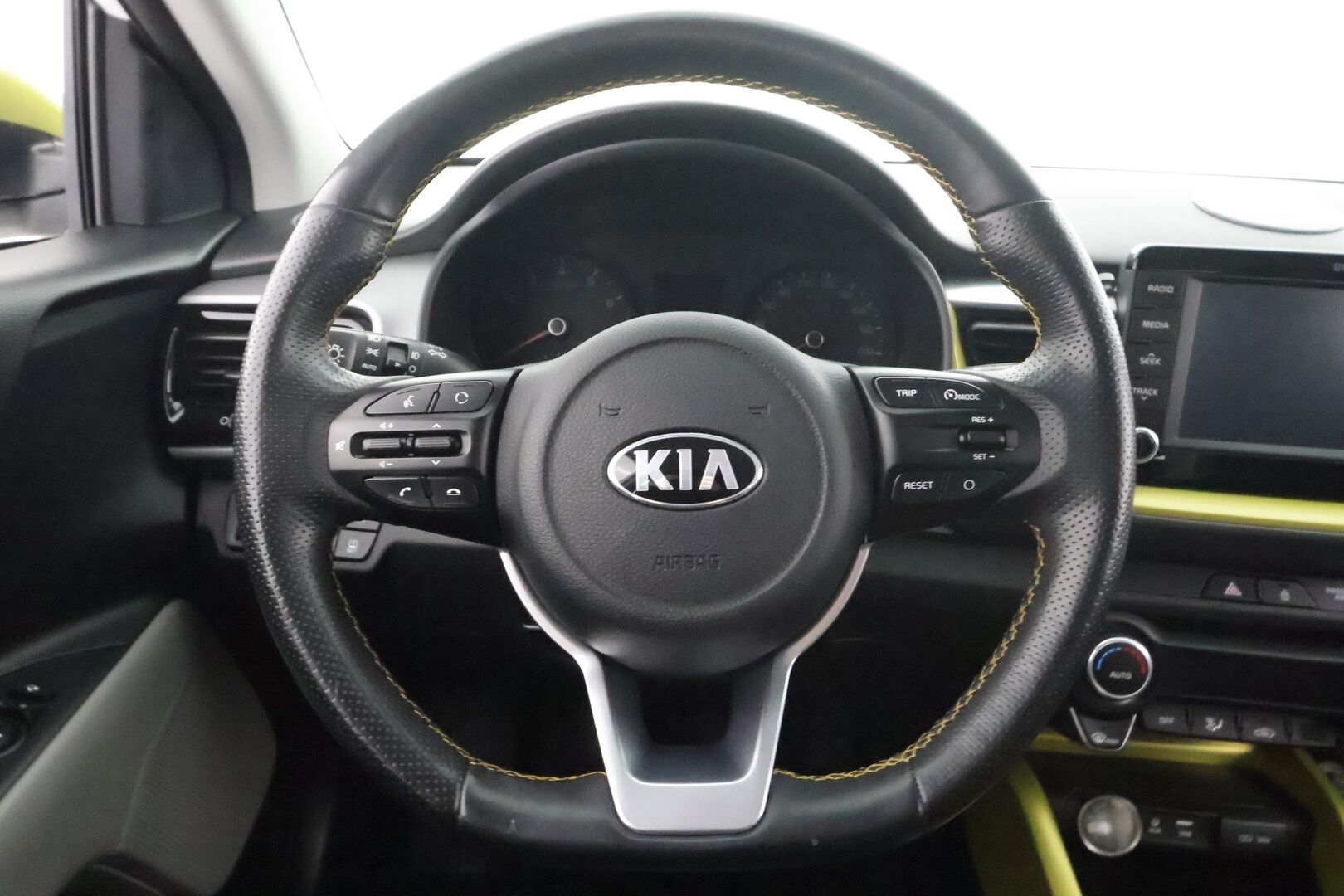 Kia Stonic 2018 1,0 T-GDI ISG 120hv EX Design EcoDynamics * Sisätilanlämmitin / Koukku / P.Kamera / LED-lisävalo / Apple&Android * - Suomi-auto / Kahdet renkaat aluvanteilla / LIMITED EDITION 