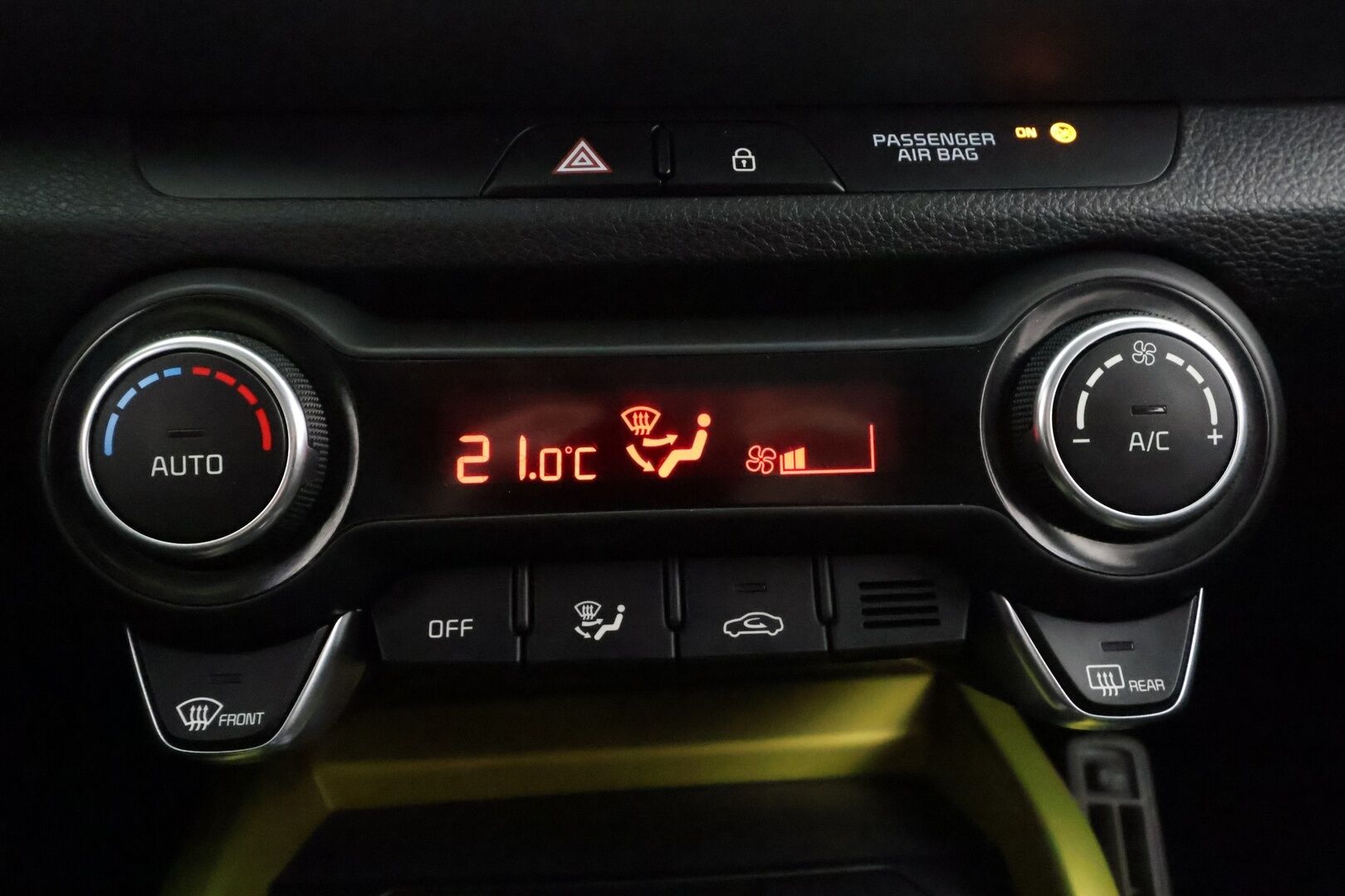 Kia Stonic 2018 1,0 T-GDI ISG 120hv EX Design EcoDynamics * Sisätilanlämmitin / Koukku / P.Kamera / LED-lisävalo / Apple&Android * - Suomi-auto / Kahdet renkaat aluvanteilla / LIMITED EDITION 