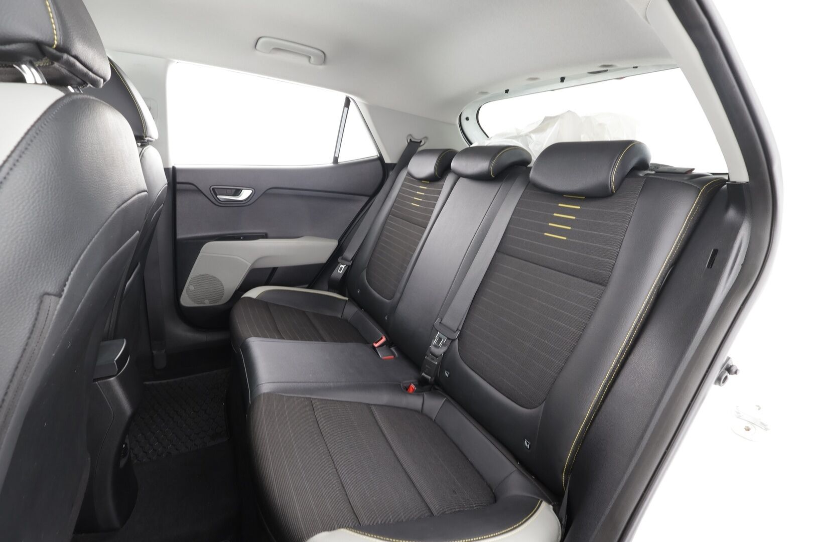 Kia Stonic 2018 1,0 T-GDI ISG 120hv EX Design EcoDynamics * Sisätilanlämmitin / Koukku / P.Kamera / LED-lisävalo / Apple&Android * - Suomi-auto / Kahdet renkaat aluvanteilla / LIMITED EDITION 