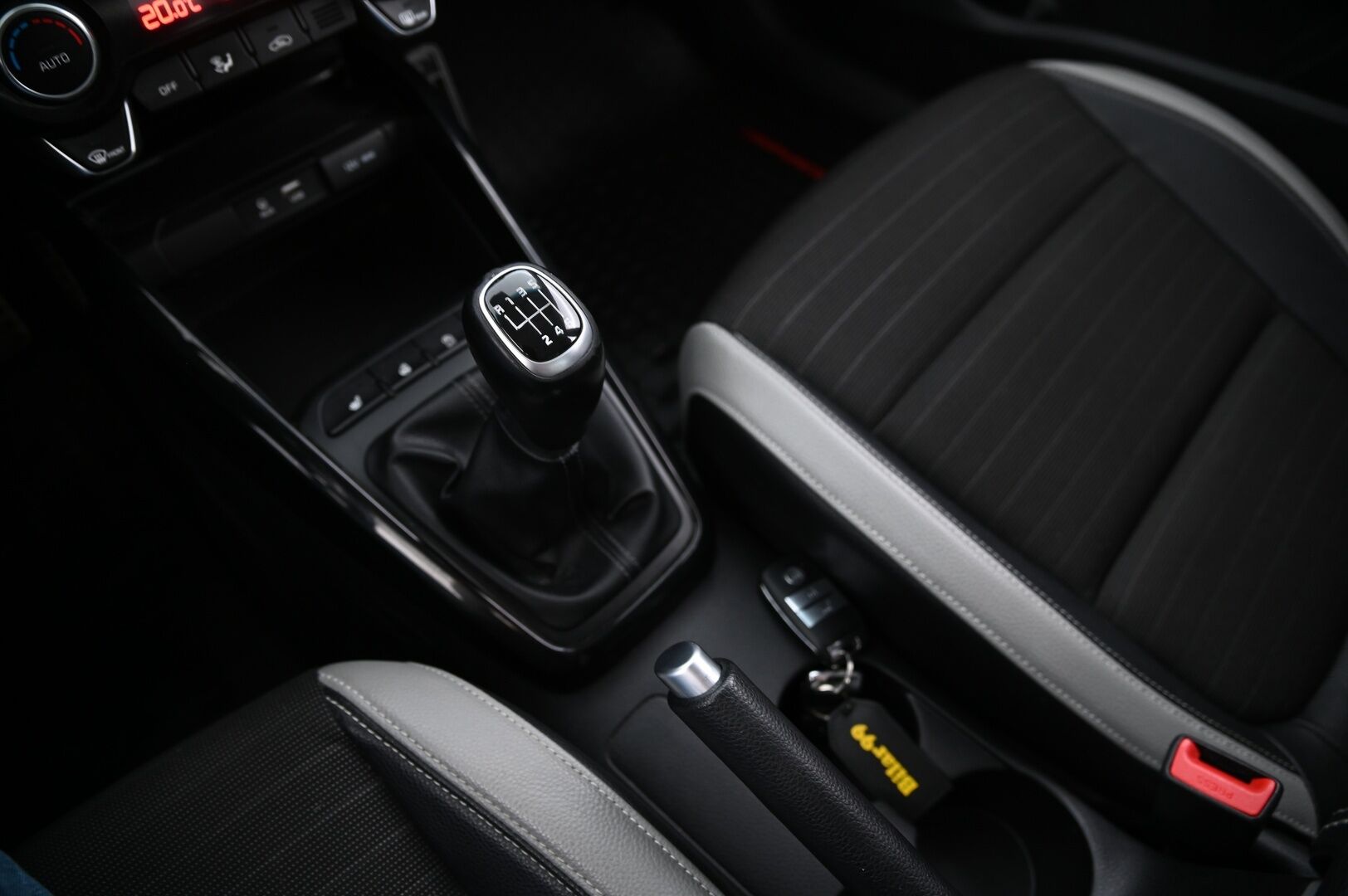 Kia Stonic 2018 1,0 T-GDI ISG 120hv TX Design EcoDynamics - Vakkari | Lohko | KeyLessGo | AppleCarPlay&AndroidAuto | P*Kamera  | Ratin lämmitin | Suomi-auto | 2x hyvät renkaat&vanteet