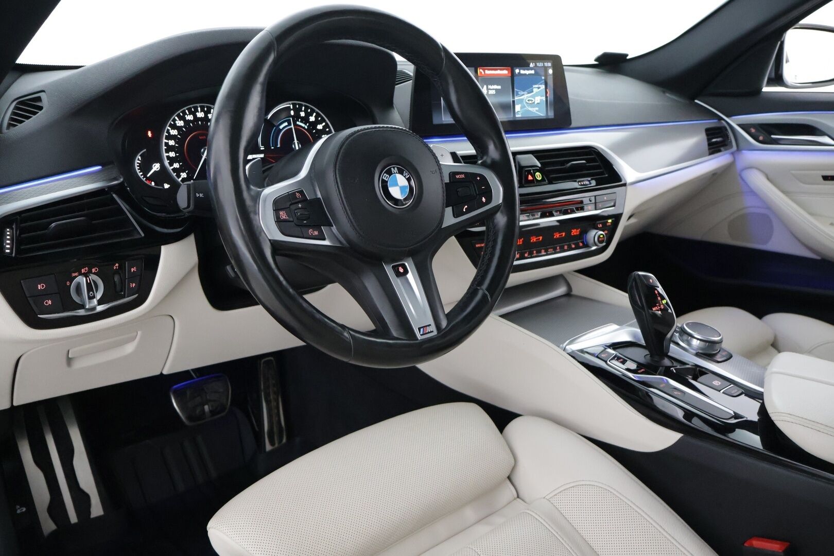 BMW 530 2018 G30 Sedan 530e A iPerformance M-sport - Ilmastoidut Comfort penkit / Kattoluukku / Hifit / P-kamera / Carplay