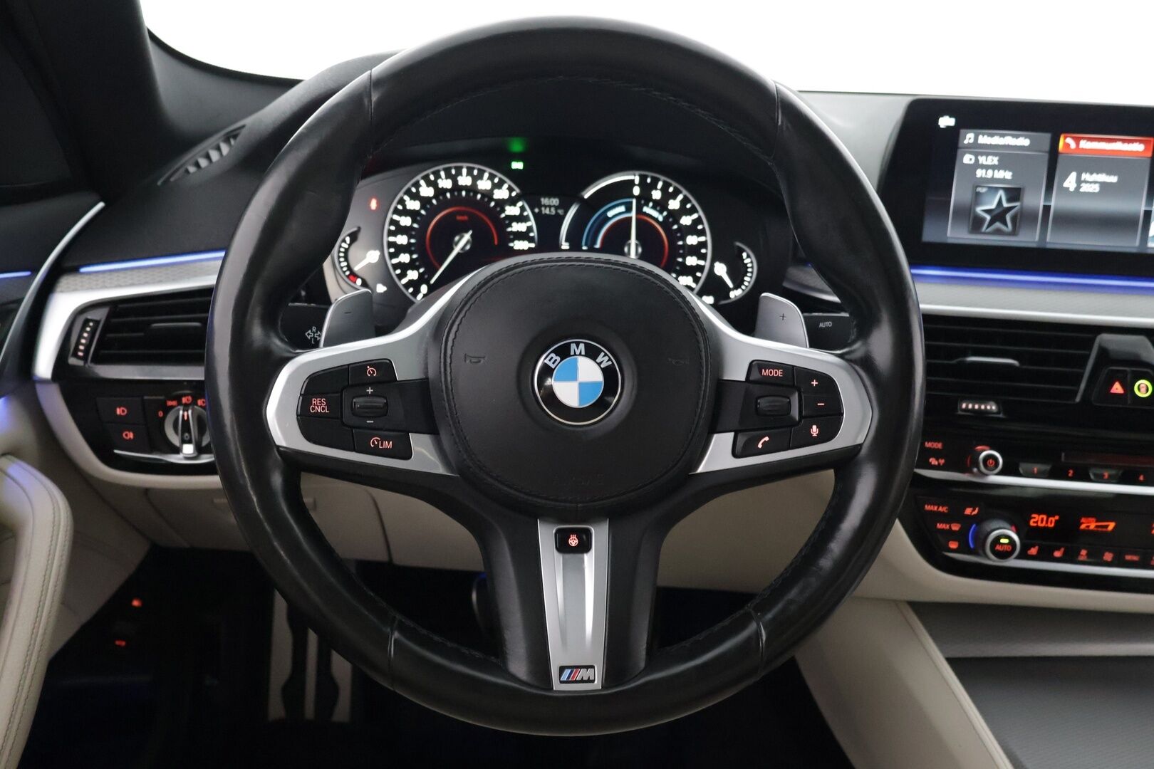 BMW 530 2018 G30 Sedan 530e A iPerformance M-sport - Ilmastoidut Comfort penkit / Kattoluukku / Hifit / P-kamera / Carplay