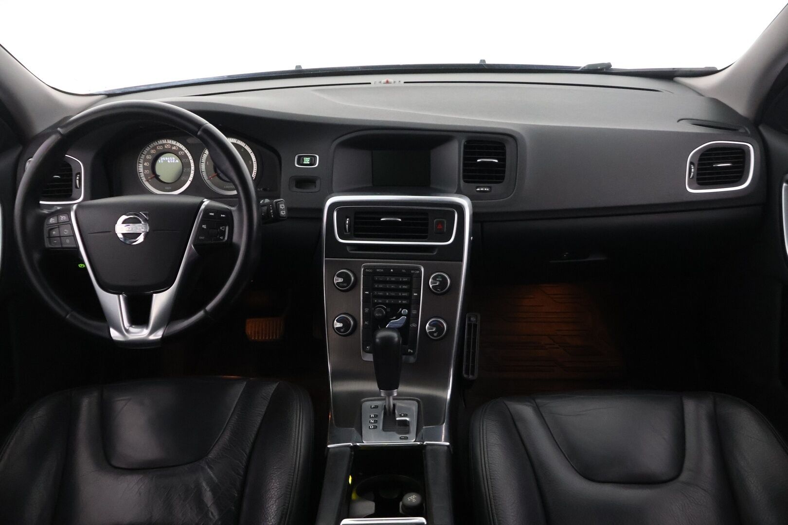 Volvo V60 2010 D3 Summum aut **YritysOutlet - Myydään vain yrityksille*