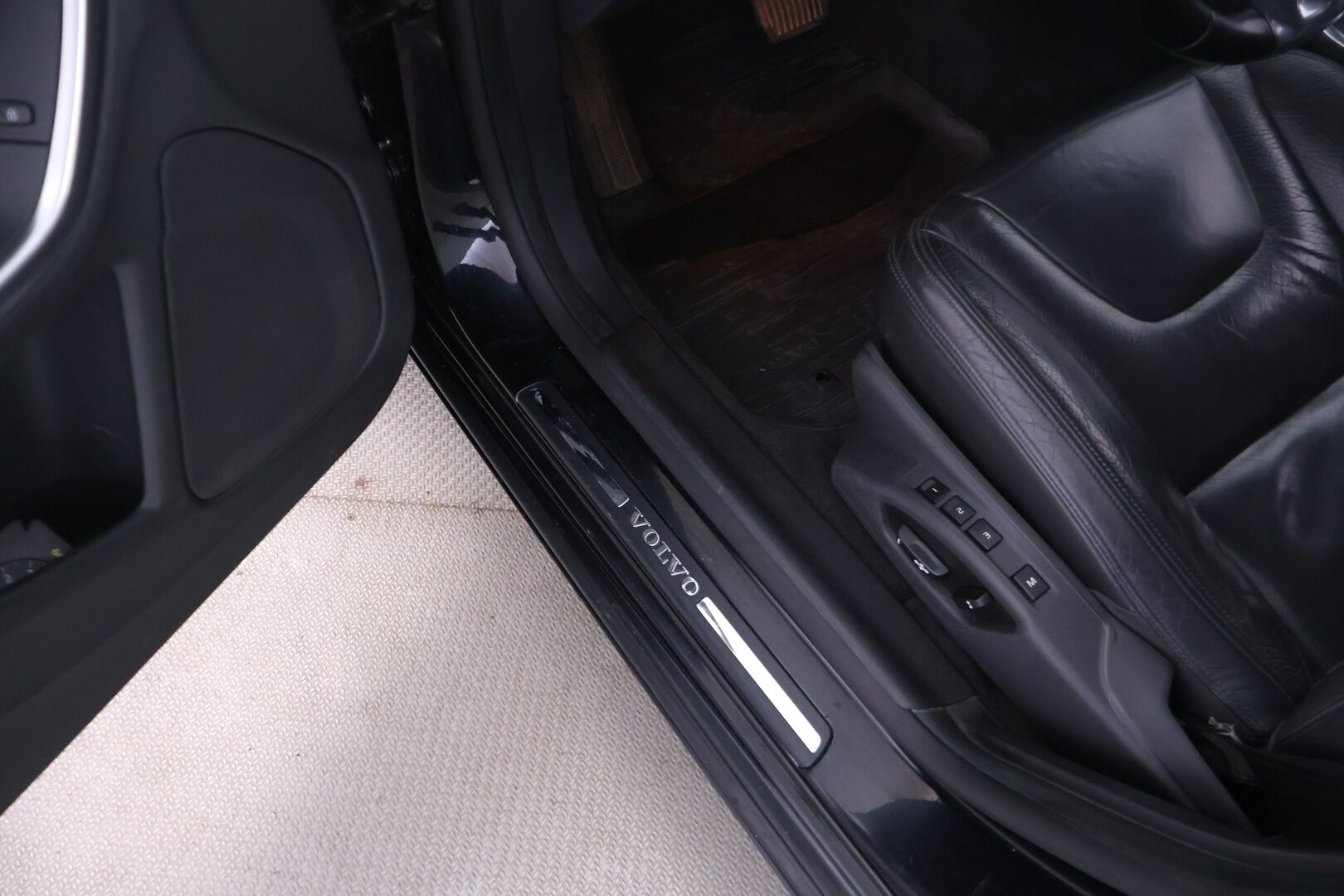 Volvo V60 2010 D3 Summum aut **YritysOutlet - Myydään vain yrityksille*