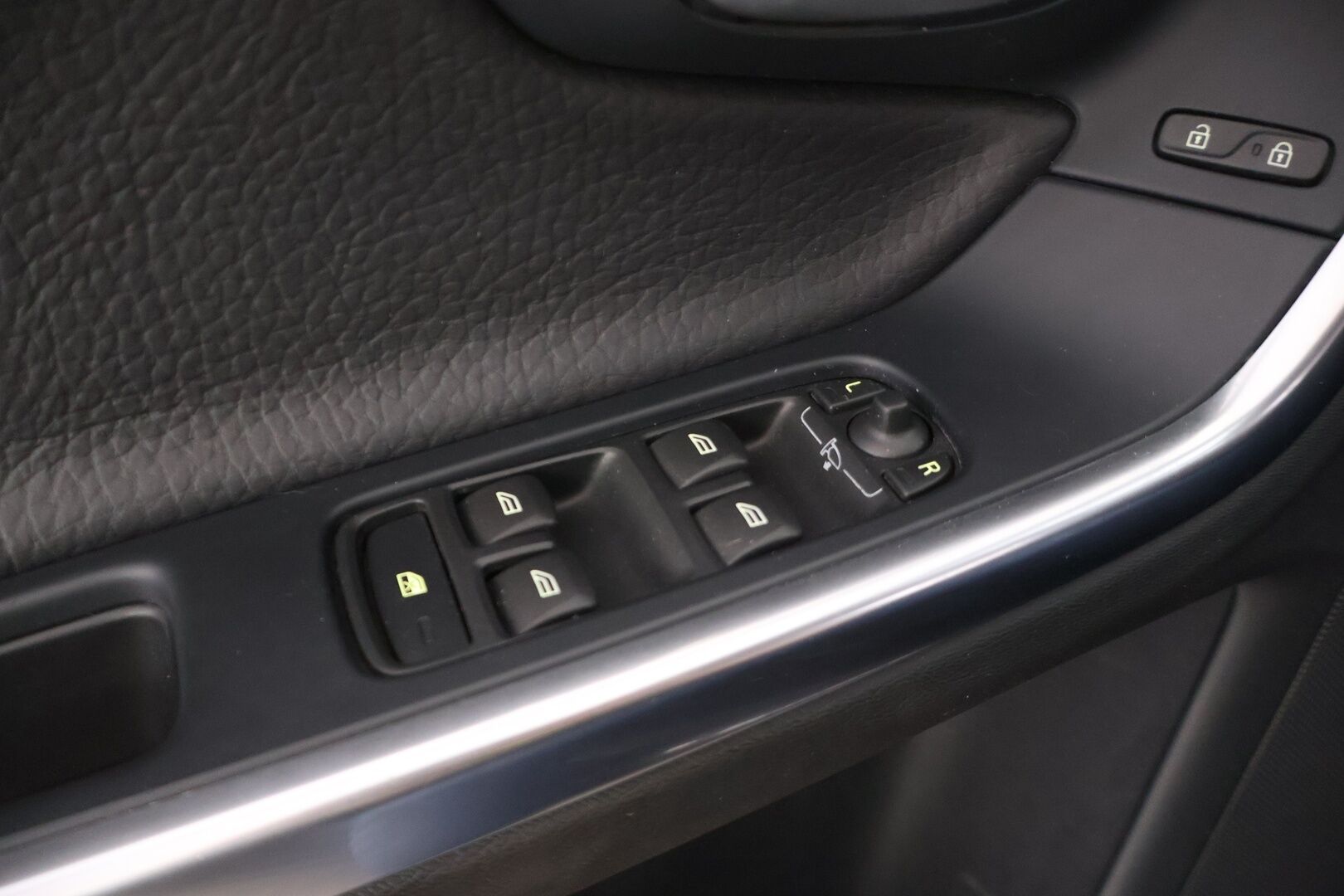 Volvo V60 2010 D3 Summum aut **YritysOutlet - Myydään vain yrityksille*
