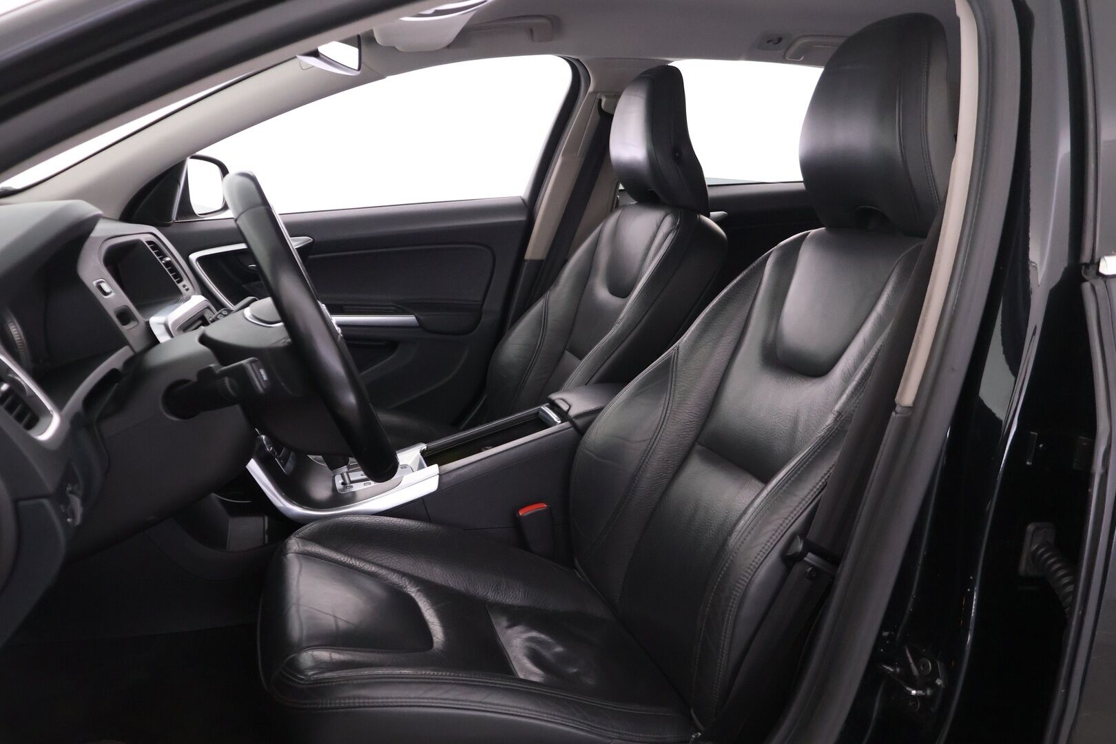 Volvo V60 2010 D3 Summum aut **YritysOutlet - Myydään vain yrityksille*