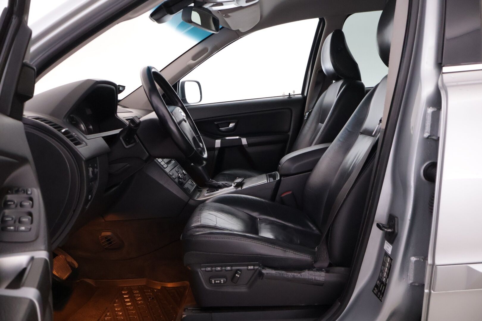 Volvo XC90 2008 D5 AWD Summum aut 7.Paikkanen *- Myydään Huutokaupat.com* - JAKOPÄÄ HILJATTAIN TEHTY! | LEIMATTU VASTA! 