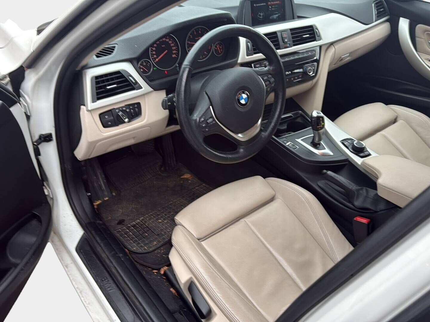 BMW 318 2018 F31 Touring 318i A Business Exclusive - Suomiauto | Vakkari | LED | Sporttinahat | Lohko&Sisäpistoke | Ratinlämmitys | Sähköluukku | 2x Renkaat Aluvantein!