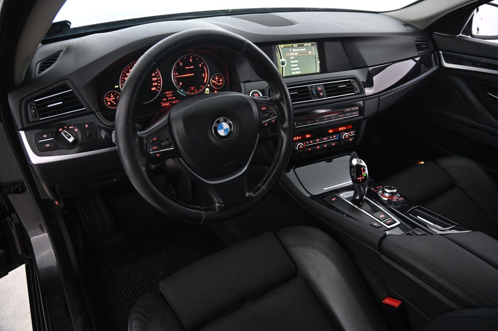BMW 520 2011 520d Farmari  F11 Touring Business - MYYDÄÄN HUUTOKAUPAT.COM 