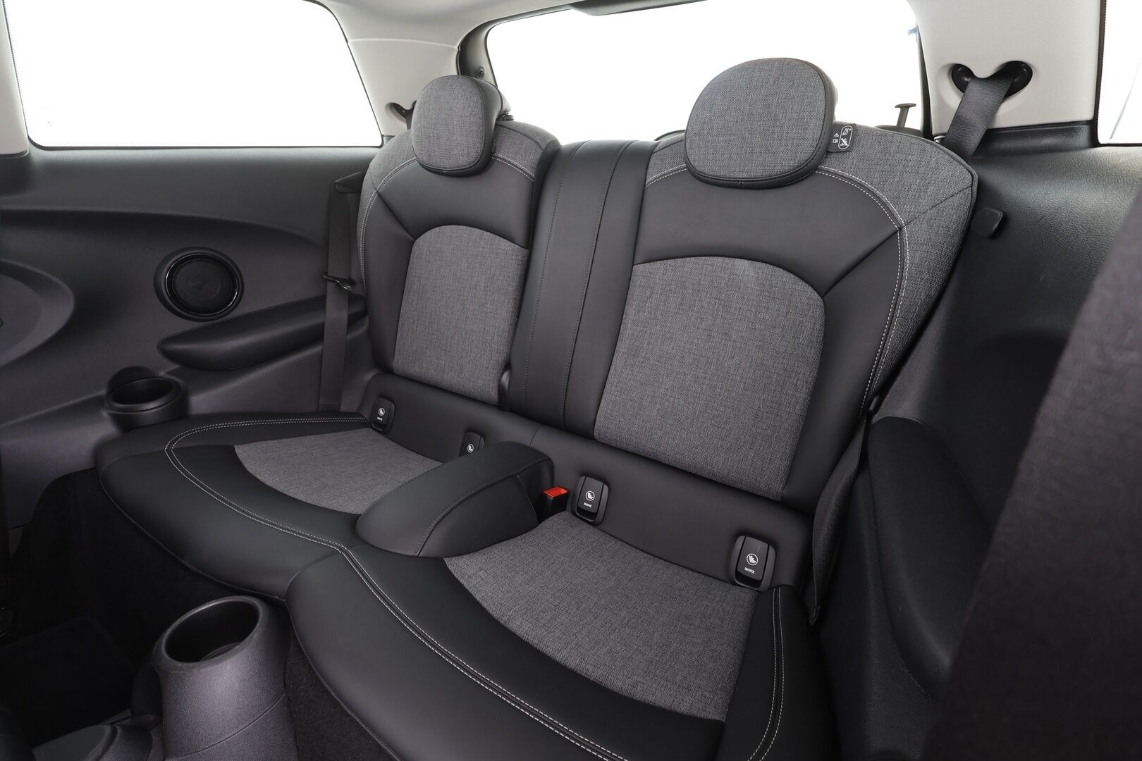 MINI Hatchback 2019 Cooper A Experience - | LED | Sporttipenkit | Puolinahat | Ambient | Comfort access | Vakkari | 2x renkaat aluin | Tutkat | 