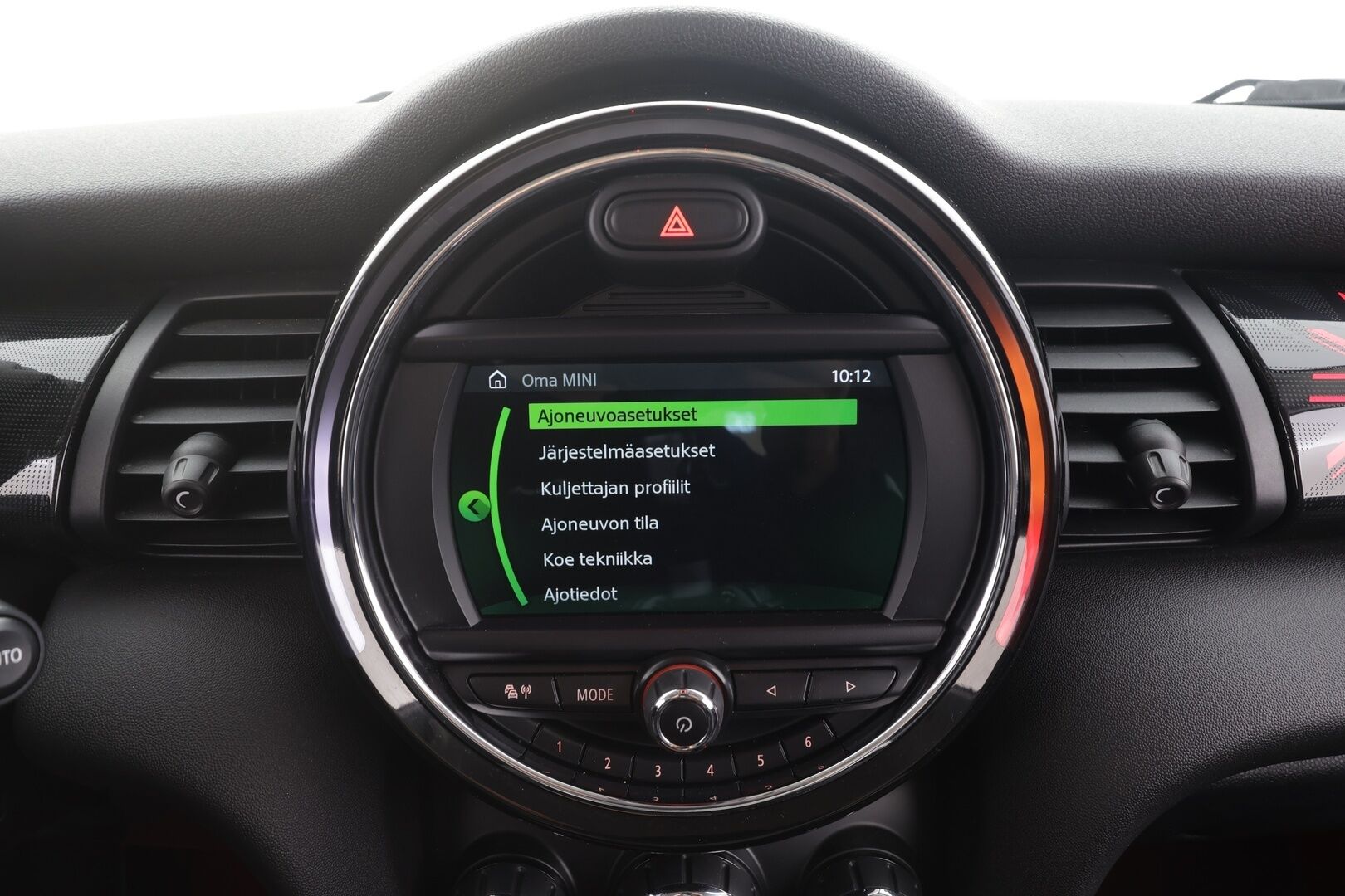 MINI Hatchback 2019 Cooper A Experience - | LED | Sporttipenkit | Puolinahat | Ambient | Comfort access | Vakkari | 2x renkaat aluin | Tutkat | 