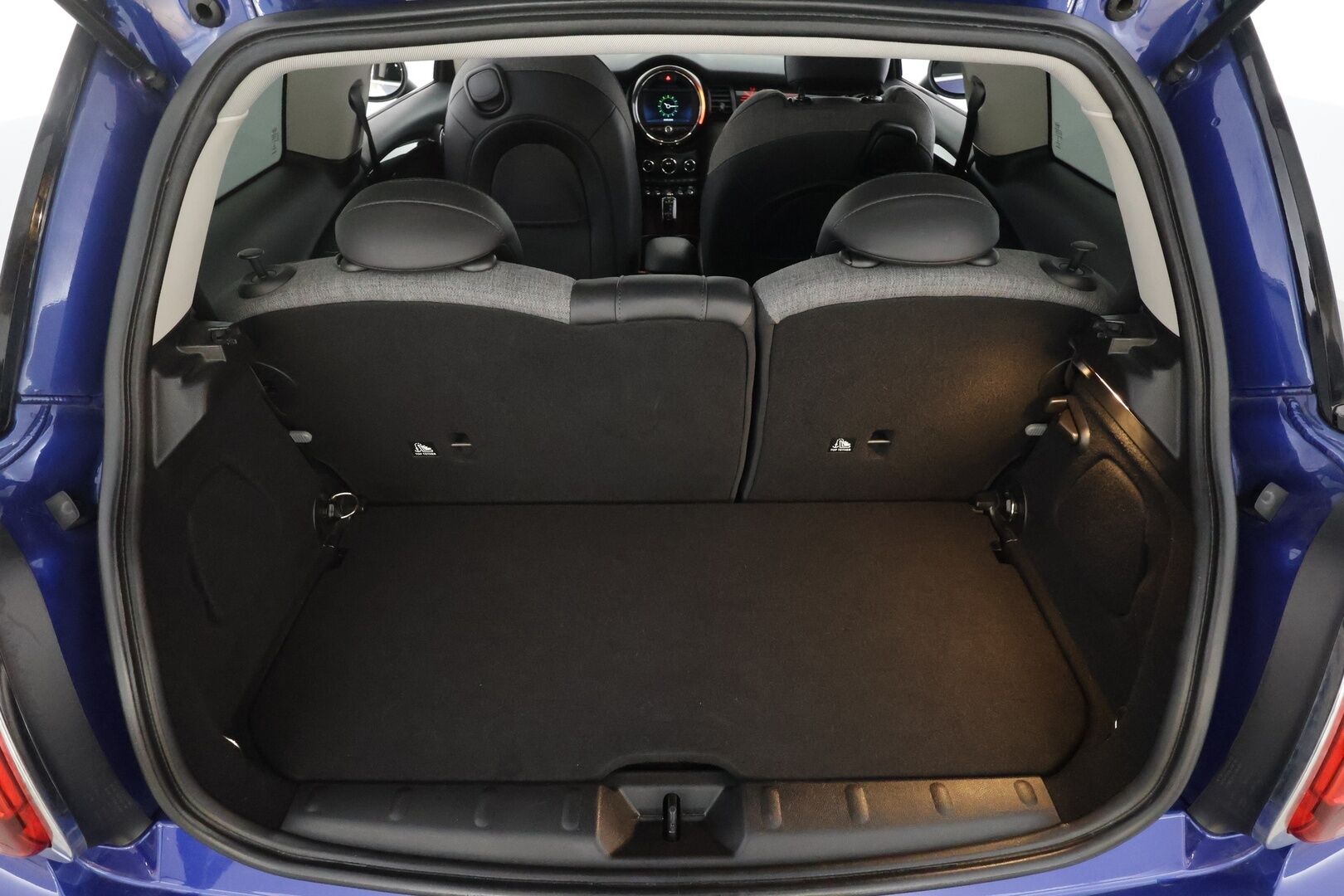 MINI Hatchback 2019 Cooper A Experience - | LED | Sporttipenkit | Puolinahat | Ambient | Comfort access | Vakkari | 2x renkaat aluin | Tutkat | 