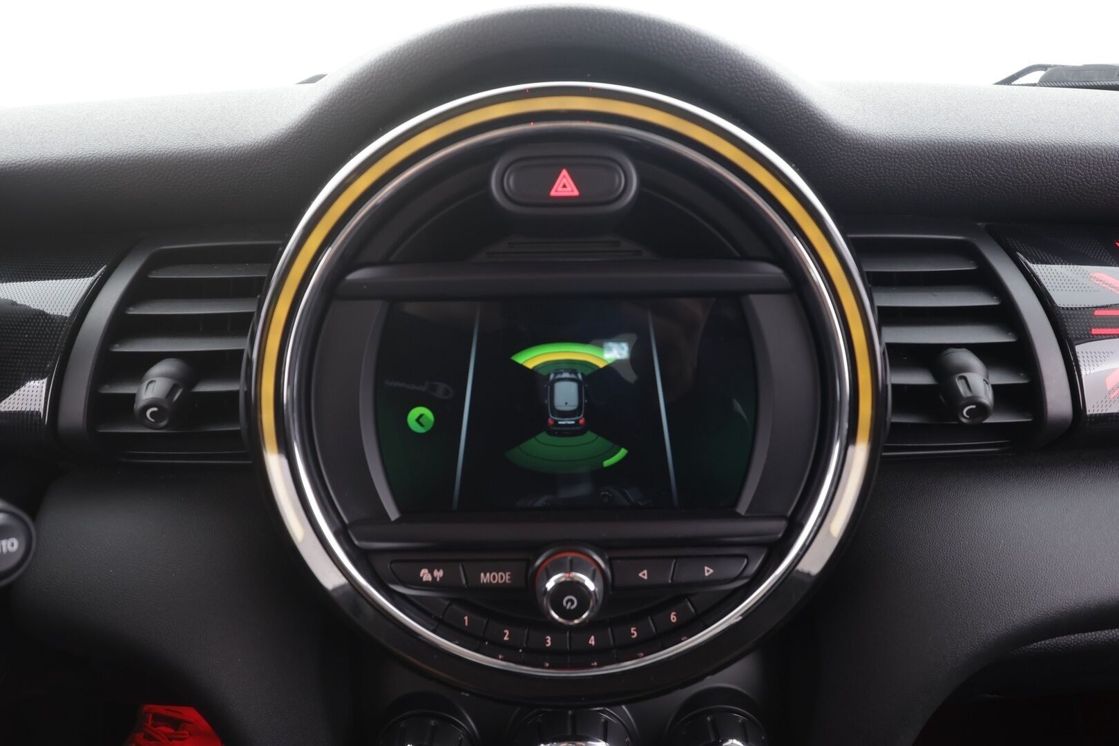 MINI Hatchback 2019 Cooper A Experience - | LED | Sporttipenkit | Puolinahat | Ambient | Comfort access | Vakkari | 2x renkaat aluin | Tutkat | 