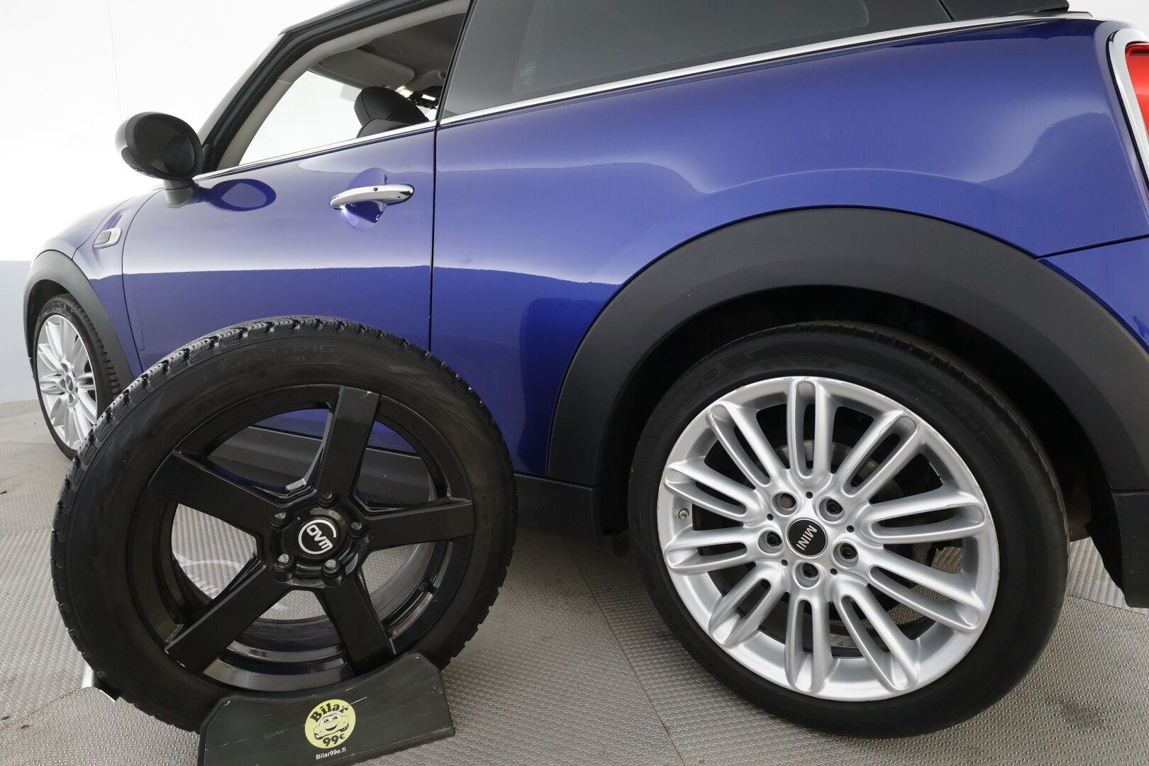 MINI Hatchback 2019 Cooper A Experience - | LED | Sporttipenkit | Puolinahat | Ambient | Comfort access | Vakkari | 2x renkaat aluin | Tutkat | 