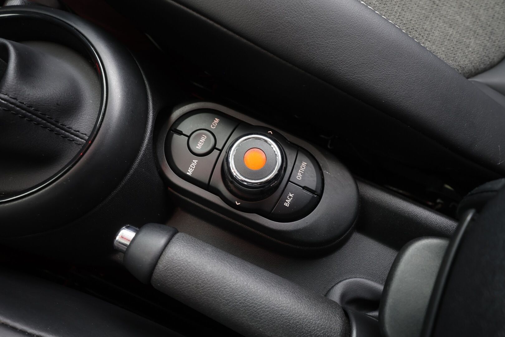 MINI Hatchback 2019 Cooper A Experience - | LED | Sporttipenkit | Puolinahat | Ambient | Comfort access | Vakkari | 2x renkaat aluin | Tutkat | 