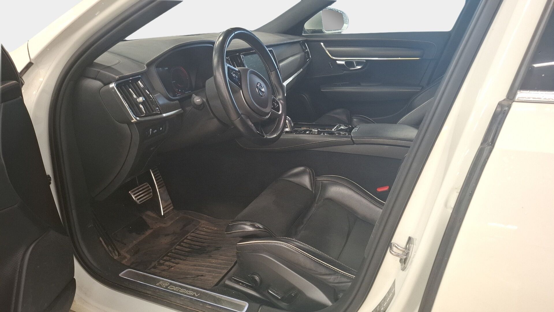 Volvo V90 2019 T8 AWD R-Design aut - Blis / Adavakkari / Ratinlämmitin / 360 Kamera / Muistipenkki kuljettajalla / R-design / Full led / Webasto 