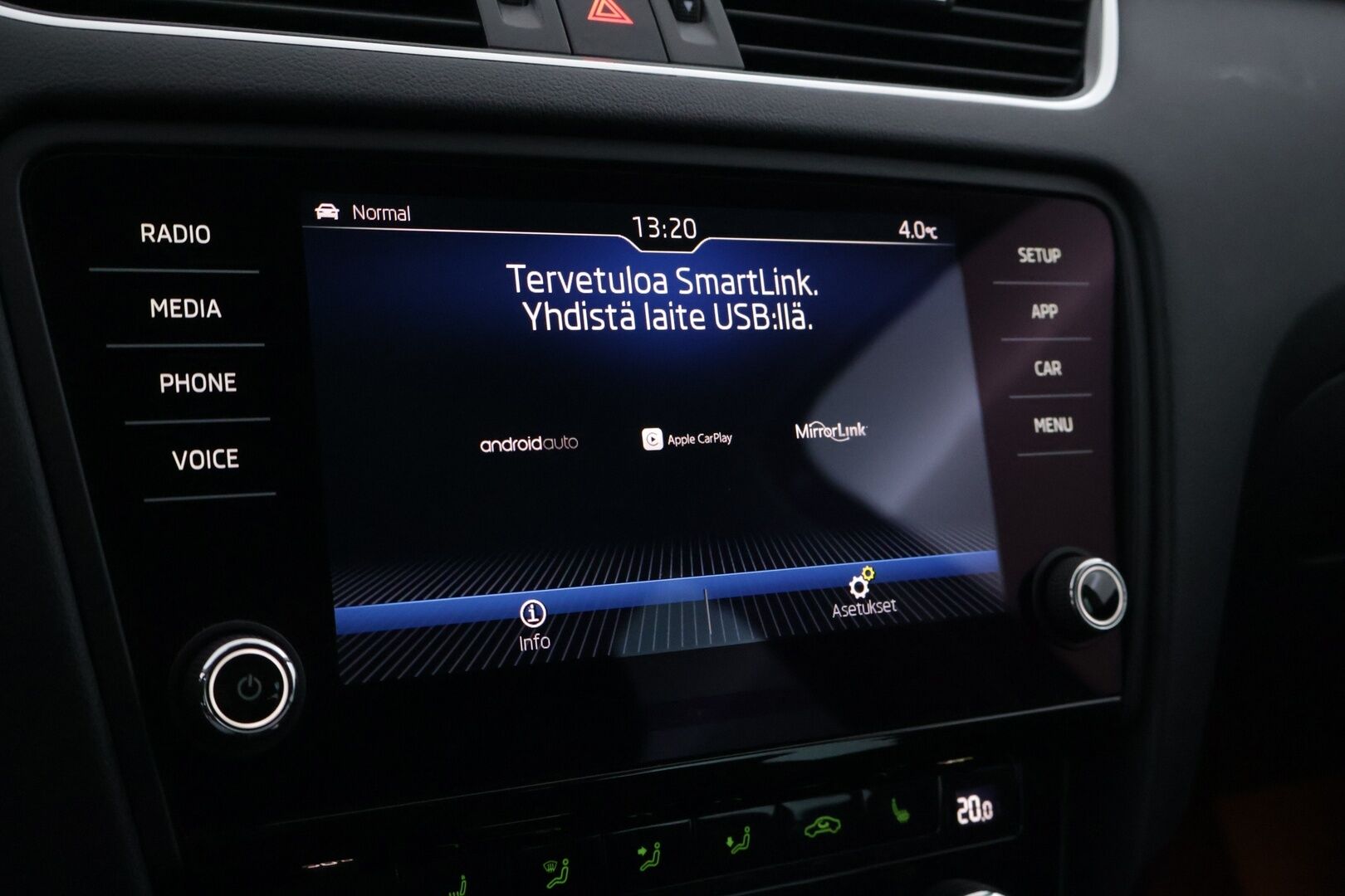 Skoda Octavia 2018 Combi 1,8 TSI 4x4 Style DSG *Webasto / Lämpölasi / Koukku / Keyless go / Ratinlämmitin / P.Kamera* - Hyvin huollettu Suomi-auto! / Kahdet hyväkuntoiset renkaat aluvantein! - HULLU BLACKWEEK KORKOTARJOUS 2,49%