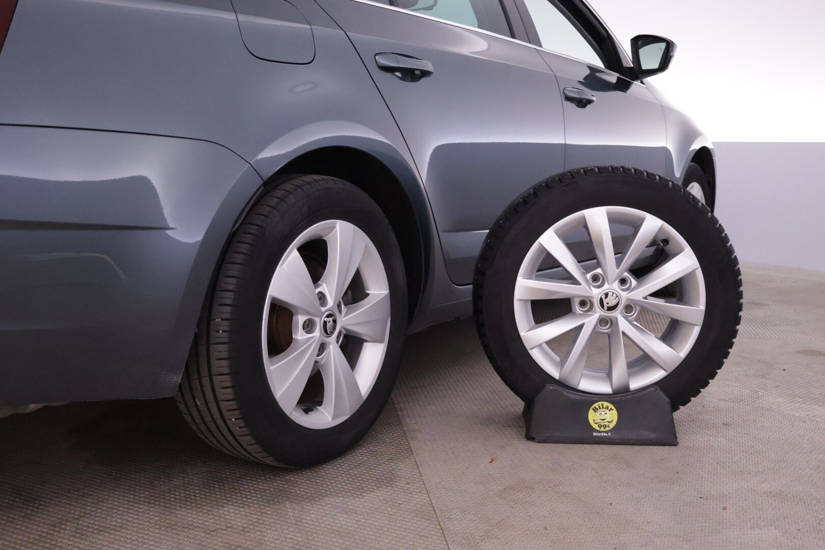 Skoda Octavia 2018 Combi 1,8 TSI 4x4 Style DSG *Webasto / Lämpölasi / Koukku / Keyless go / Ratinlämmitin / P.Kamera* - Hyvin huollettu Suomi-auto! / Kahdet hyväkuntoiset renkaat aluvantein! - HULLU BLACKWEEK KORKOTARJOUS 2,49%