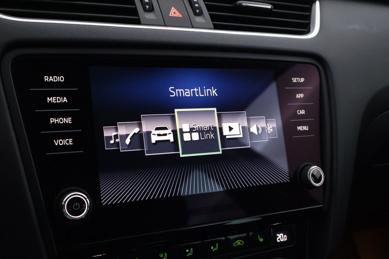 Skoda Octavia 2018 Combi 1,8 TSI 4x4 Style DSG *Webasto / Lämpölasi / Koukku / Keyless go / Ratinlämmitin / P.Kamera* - Hyvin huollettu Suomi-auto! / Kahdet hyväkuntoiset renkaat aluvantein! - HULLU BLACKWEEK KORKOTARJOUS 2,49%