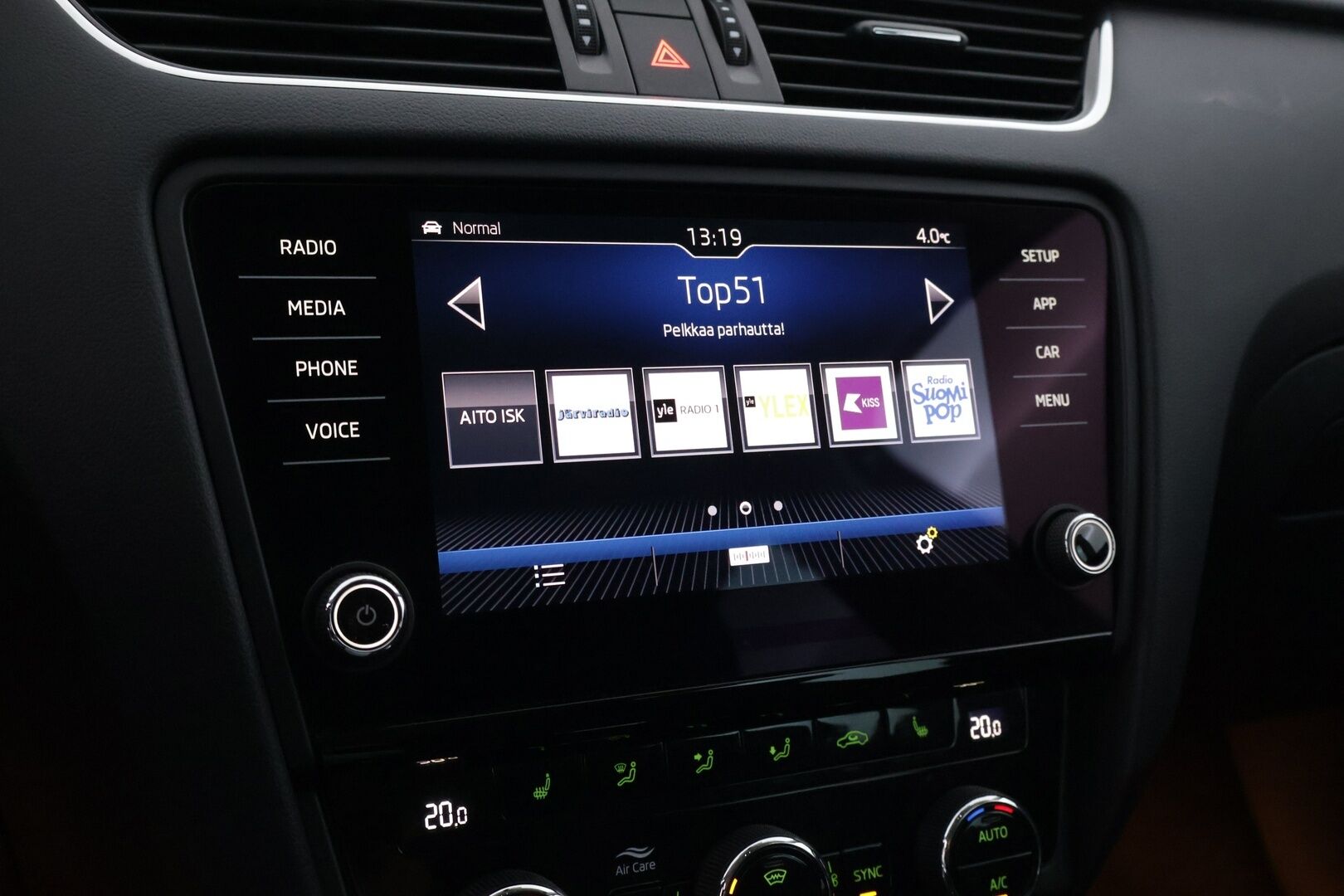 Skoda Octavia 2018 Combi 1,8 TSI 4x4 Style DSG *Webasto / Lämpölasi / Koukku / Keyless go / Ratinlämmitin / P.Kamera* - Hyvin huollettu Suomi-auto! / Kahdet hyväkuntoiset renkaat aluvantein! - HULLU BLACKWEEK KORKOTARJOUS 2,49%