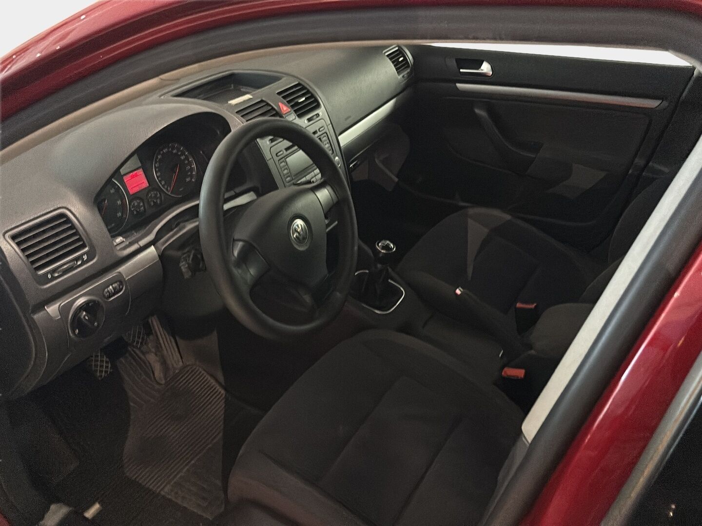 Volkswagen Jetta 2006 4D JETTA SEDAN 1.6FSI - YritysOutlet - Myydään vain yrityksille - | Suomi-auto | Lohkolämmitin | Vakkari | Ilmastointi | Vetokoukku | 