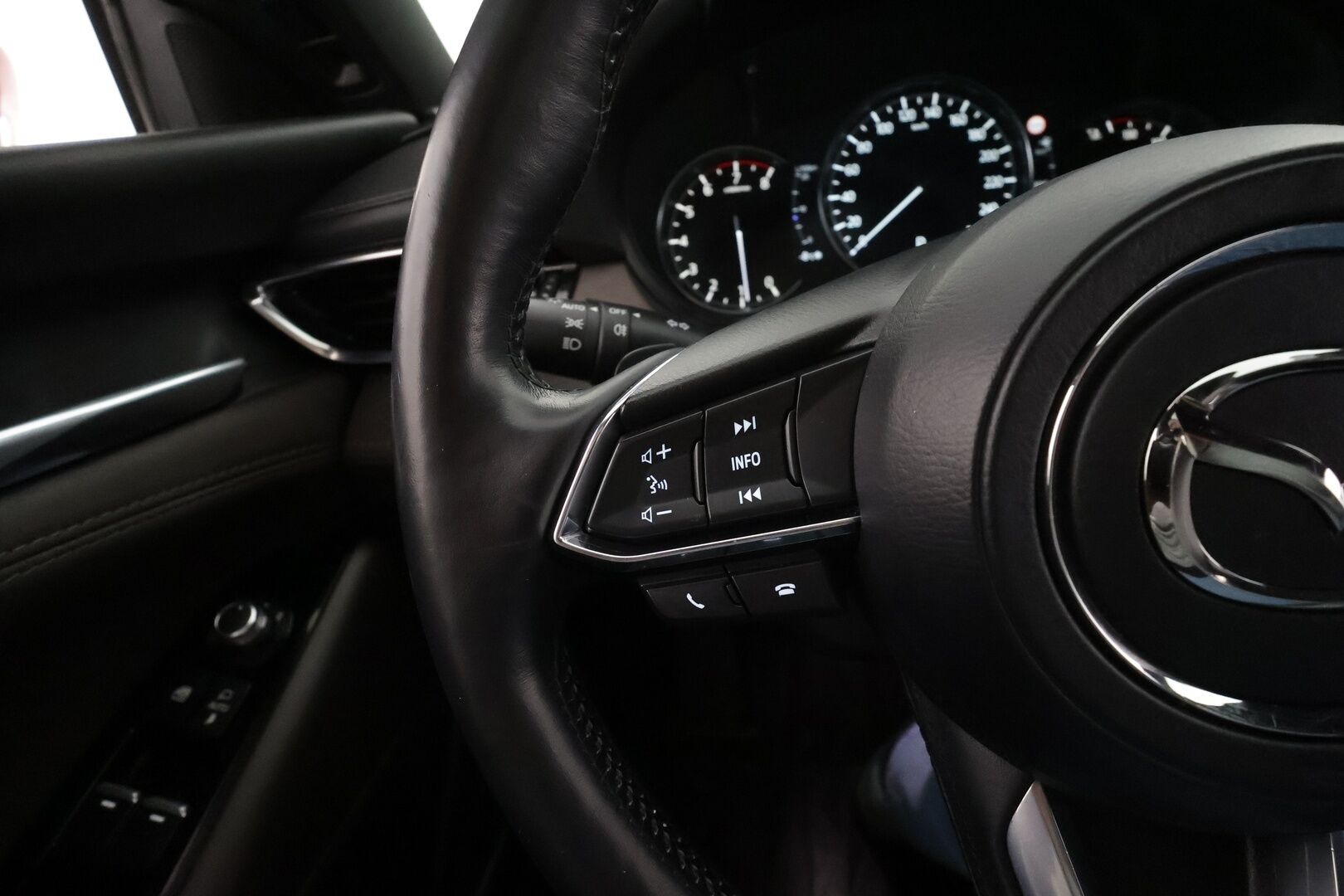 Mazda Mazda6 2019 Sport Wagon 2,5 (194) SKYACTIV-G Signature Business 6AT * Webasto / Koukku / LED / ACC / 360 / Ilmastoitu Muistipenkki * - Bose / HUD / Suomi-auto / Kahdet renkaat 