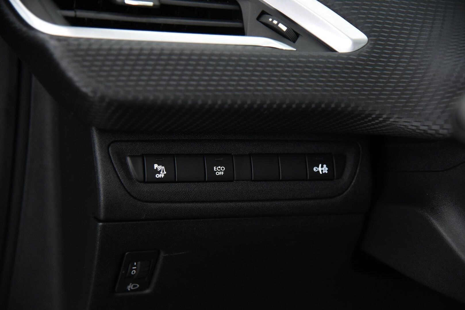 Peugeot 2008 2018 Allure PureTech 110 Automaatti / P-Tutka / Lasikatto / LED-Lisävalo - Tulossa myyntiin! 