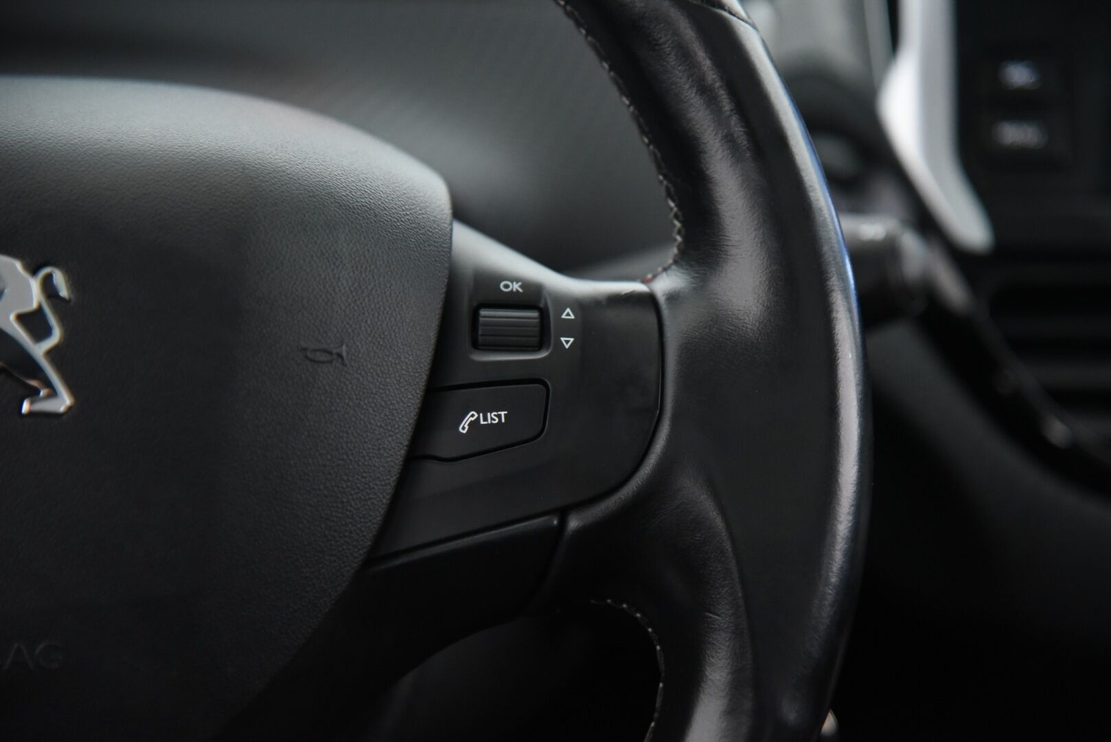 Peugeot 2008 2018 Allure PureTech 110 Automaatti / P-Tutka / Lasikatto / LED-Lisävalo - Tulossa myyntiin! 