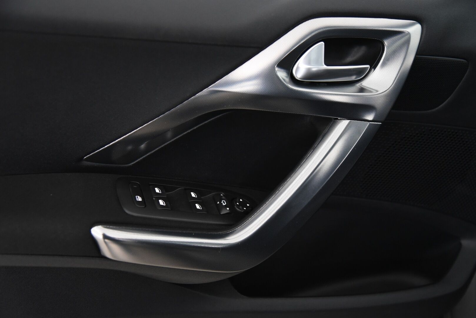 Peugeot 2008 2018 Allure PureTech 110 Automaatti / P-Tutka / Lasikatto / LED-Lisävalo - Tulossa myyntiin! 