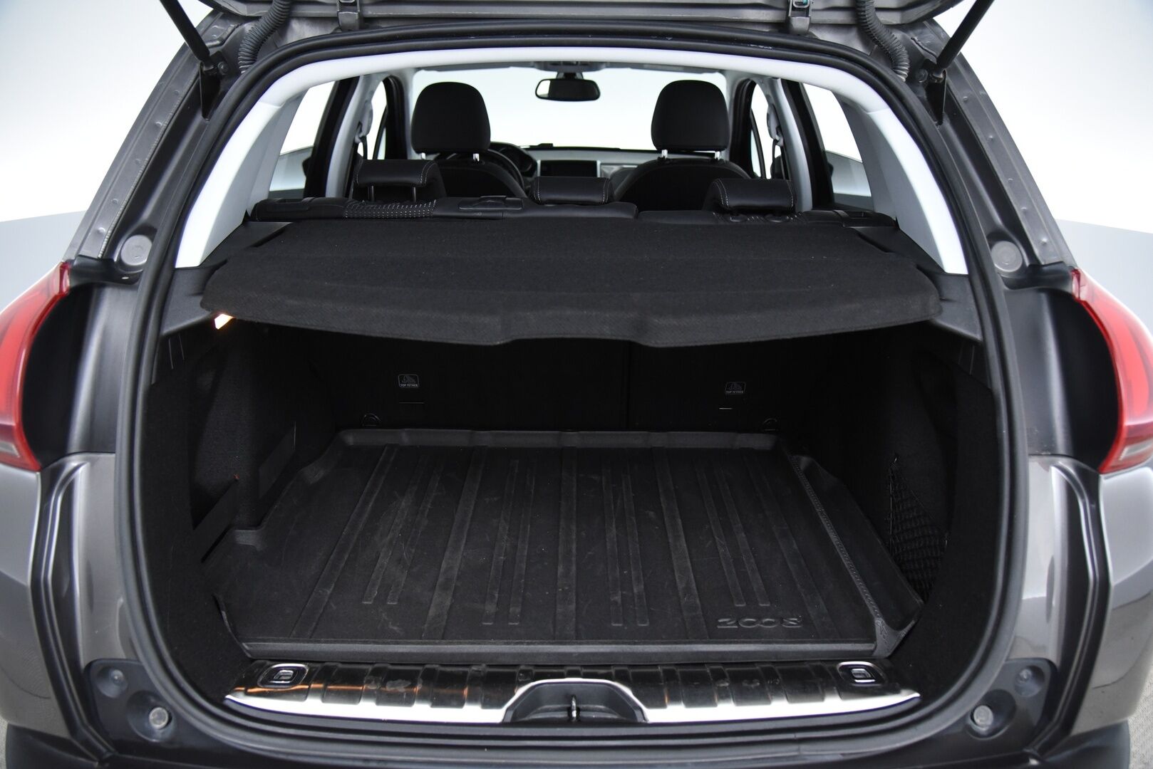 Peugeot 2008 2018 Allure PureTech 110 Automaatti / P-Tutka / Lasikatto / LED-Lisävalo - Merkkiliikkeen huollot! / Jakopää vaihdettu / 2x hyvät renkaat