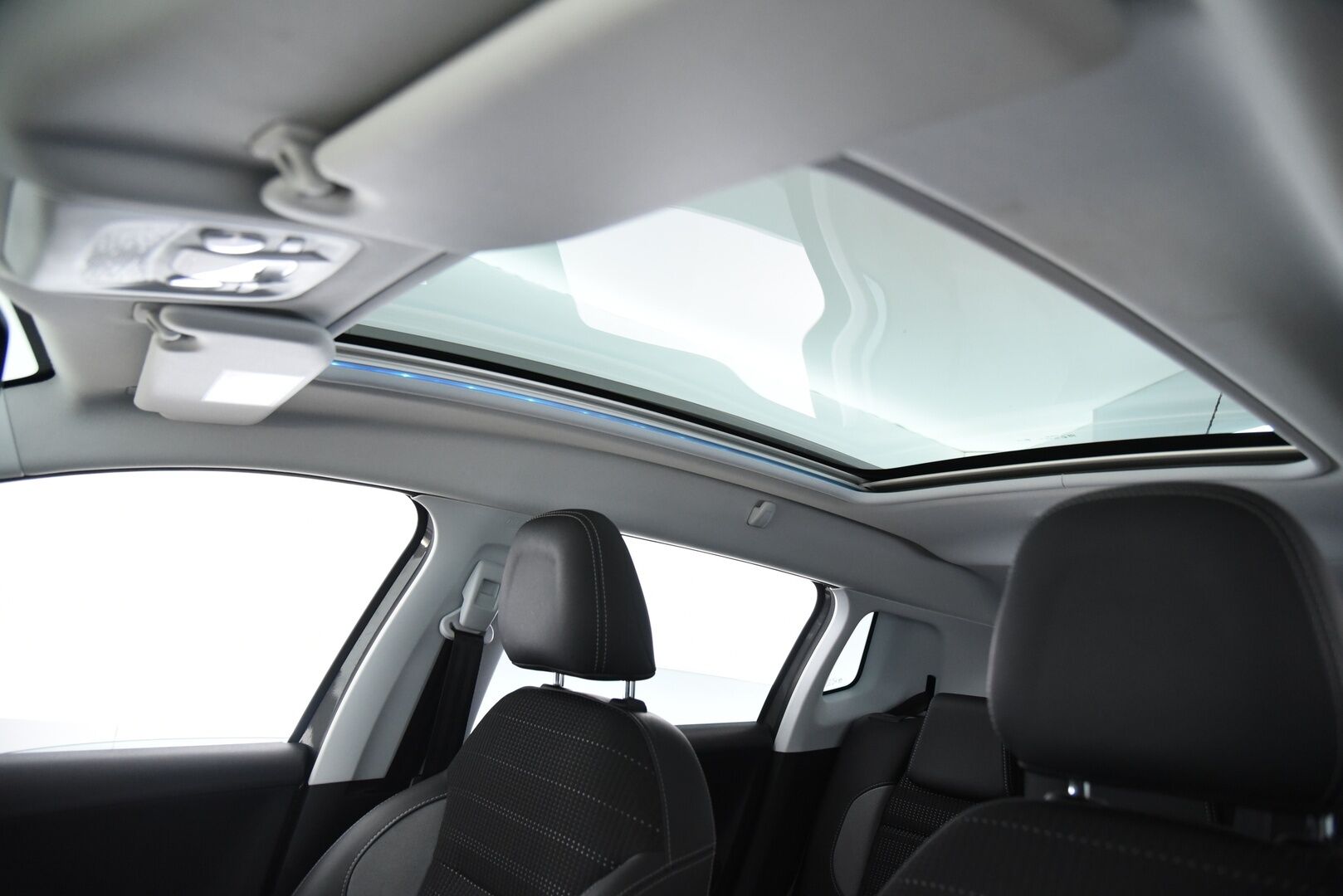 Peugeot 2008 2018 Allure PureTech 110 Automaatti / P-Tutka / Lasikatto / LED-Lisävalo - Tulossa myyntiin! 