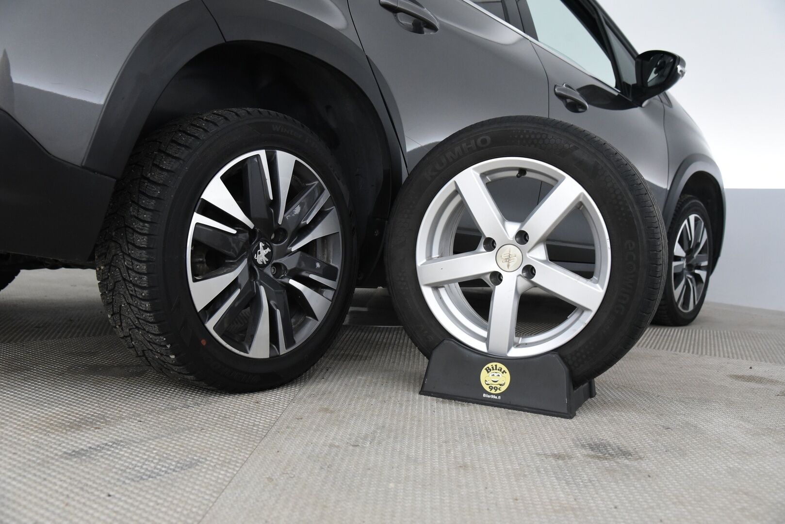 Peugeot 2008 2018 Allure PureTech 110 Automaatti / P-Tutka / Lasikatto / LED-Lisävalo - Merkkiliikkeen huollot! / Jakopää vaihdettu / 2x hyvät renkaat