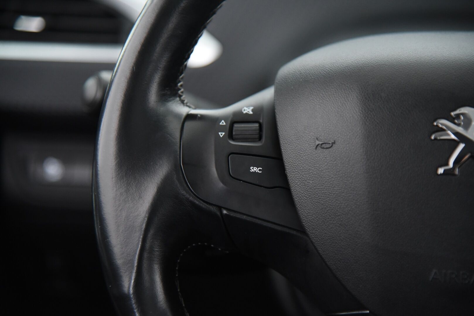 Peugeot 2008 2018 Allure PureTech 110 Automaatti / P-Tutka / Lasikatto / LED-Lisävalo - Tulossa myyntiin! 