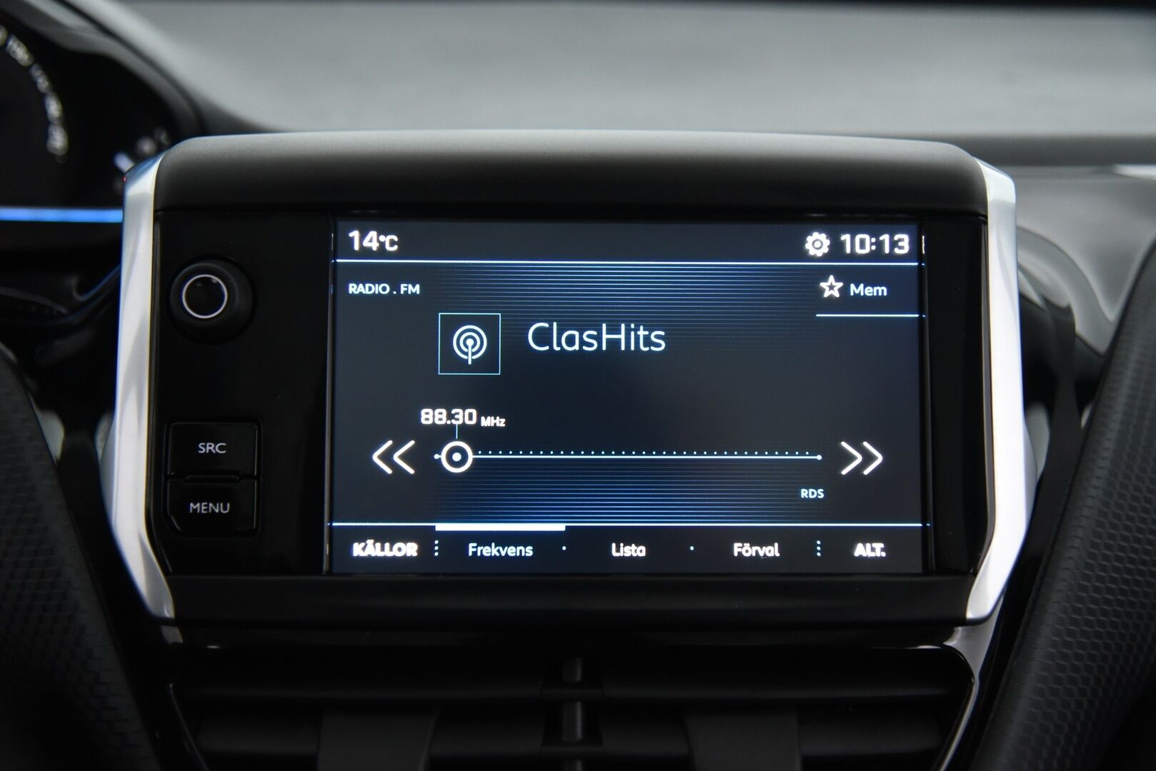 Peugeot 2008 2018 Allure PureTech 110 Automaatti / P-Tutka / Lasikatto / LED-Lisävalo - Merkkiliikkeen huollot! / Jakopää vaihdettu / 2x hyvät renkaat