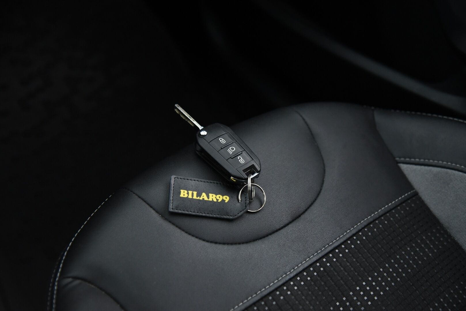 Peugeot 2008 2018 Allure PureTech 110 Automaatti / P-Tutka / Lasikatto / LED-Lisävalo - Tulossa myyntiin! 