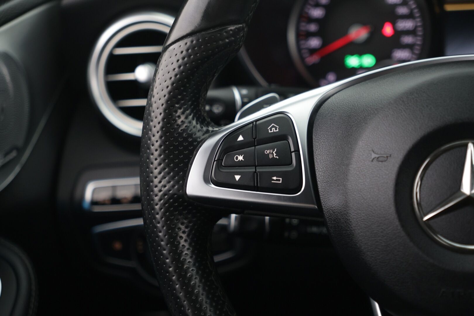 Mercedes-Benz C 2016 250 d 4Matic A AMG Premium Edition * Webasto / 360-Kamera / Burmester / Airmatic / Panorama / Koukku - Loisto neliveto / Kattavasti varusteltu / Huippu siisti!