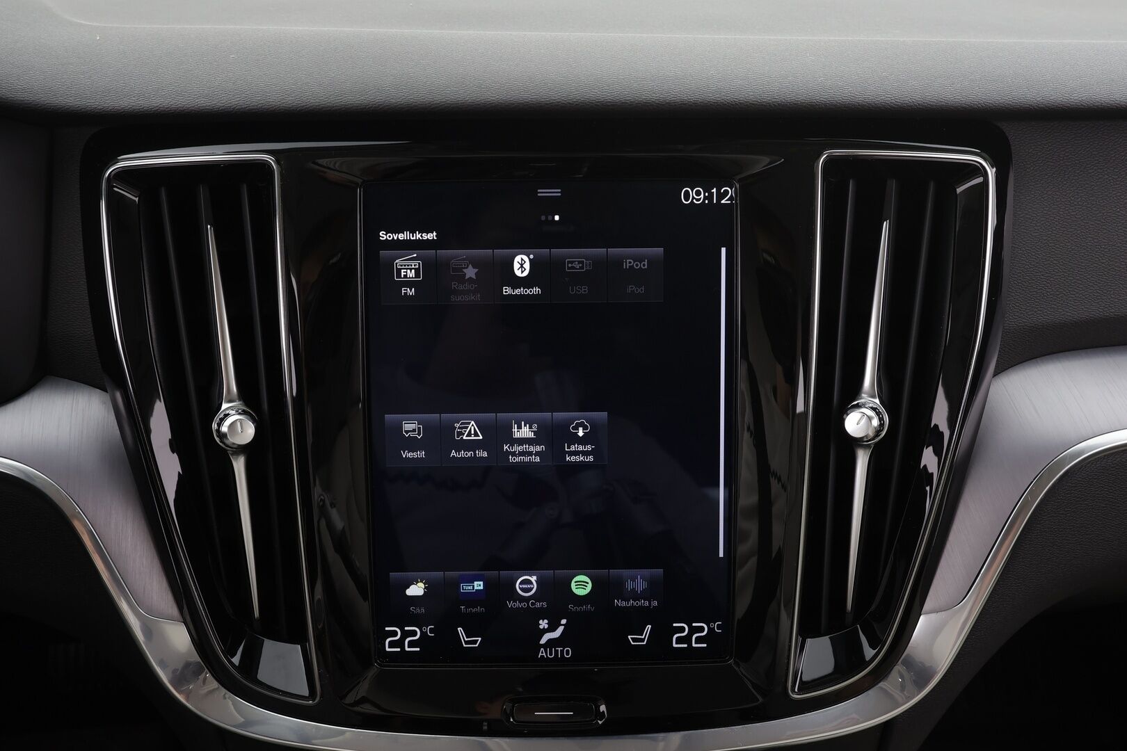 Volvo V60 2020 T4 Business aut * ACC / P.kamera / LED / Navi / Vaaleat nahat / Webasto / KeylessGo * - 1.Om Suomi-auto / Kahdet renkaat aluvanteilla / Merkkihuollettu - Osta nyt, maksa vasta ensi vuonna