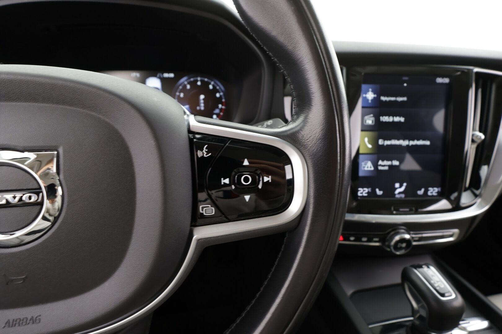 Volvo V60 2020 T4 Business aut * ACC / P.kamera / LED / Navi / Vaaleat nahat / Webasto / KeylessGo * - 1.Om Suomi-auto / Kahdet renkaat aluvanteilla / Merkkihuollettu - Osta nyt, maksa vasta ensi vuonna