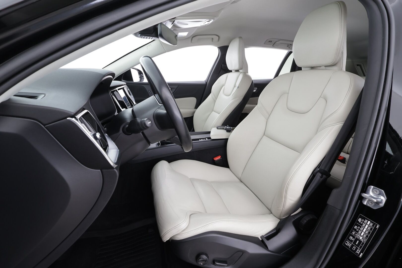 Volvo V60 2020 T4 Business aut * ACC / P.kamera / LED / Navi / Vaaleat nahat / Webasto / KeylessGo * - 1.Om Suomi-auto / Kahdet renkaat aluvanteilla / Merkkihuollettu - Osta nyt, maksa vasta ensi vuonna