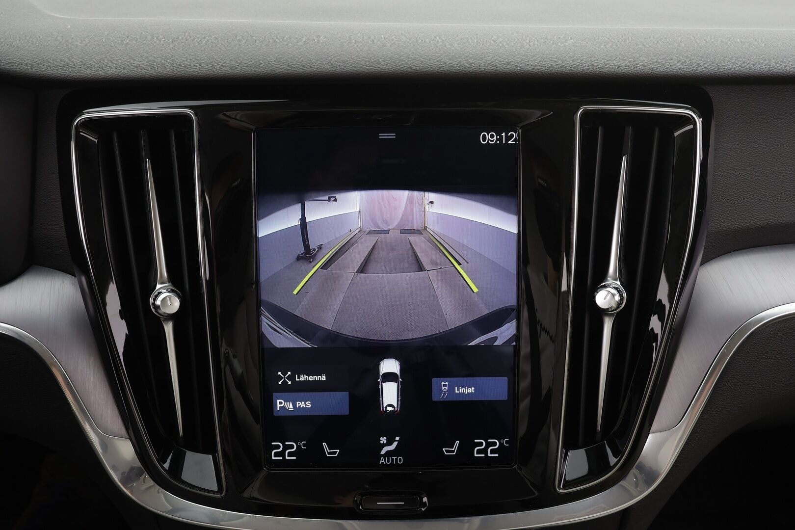 Volvo V60 2020 T4 Business aut * ACC / P.kamera / LED / Navi / Vaaleat nahat / Webasto / KeylessGo * - 1.Om Suomi-auto / Kahdet renkaat aluvanteilla / Merkkihuollettu - Osta nyt, maksa vasta ensi vuonna