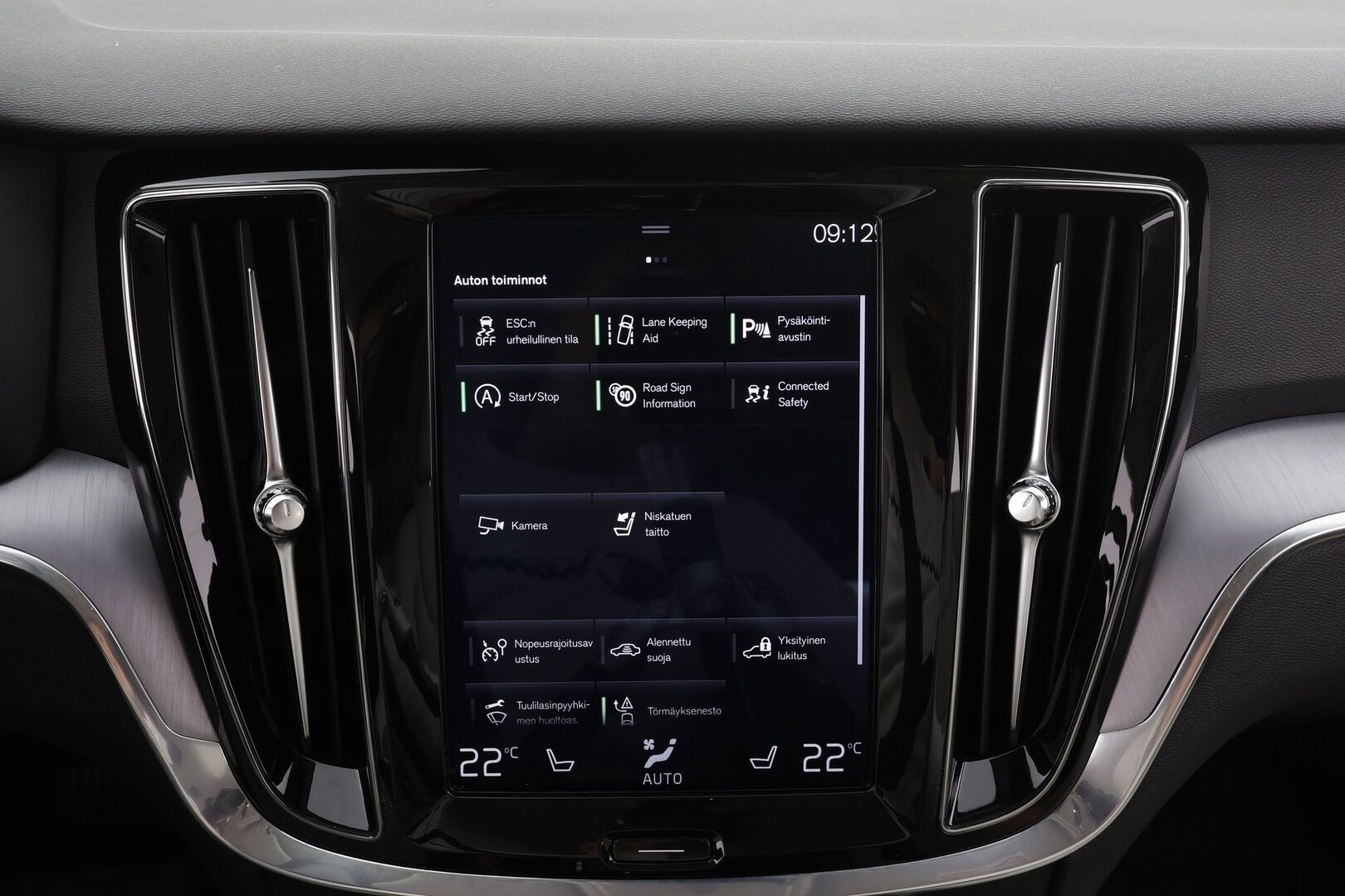 Volvo V60 2020 T4 Business aut * ACC / P.kamera / LED / Navi / Vaaleat nahat / Webasto / KeylessGo * - 1.Om Suomi-auto / Kahdet renkaat aluvanteilla / Merkkihuollettu - Osta nyt, maksa vasta ensi vuonna