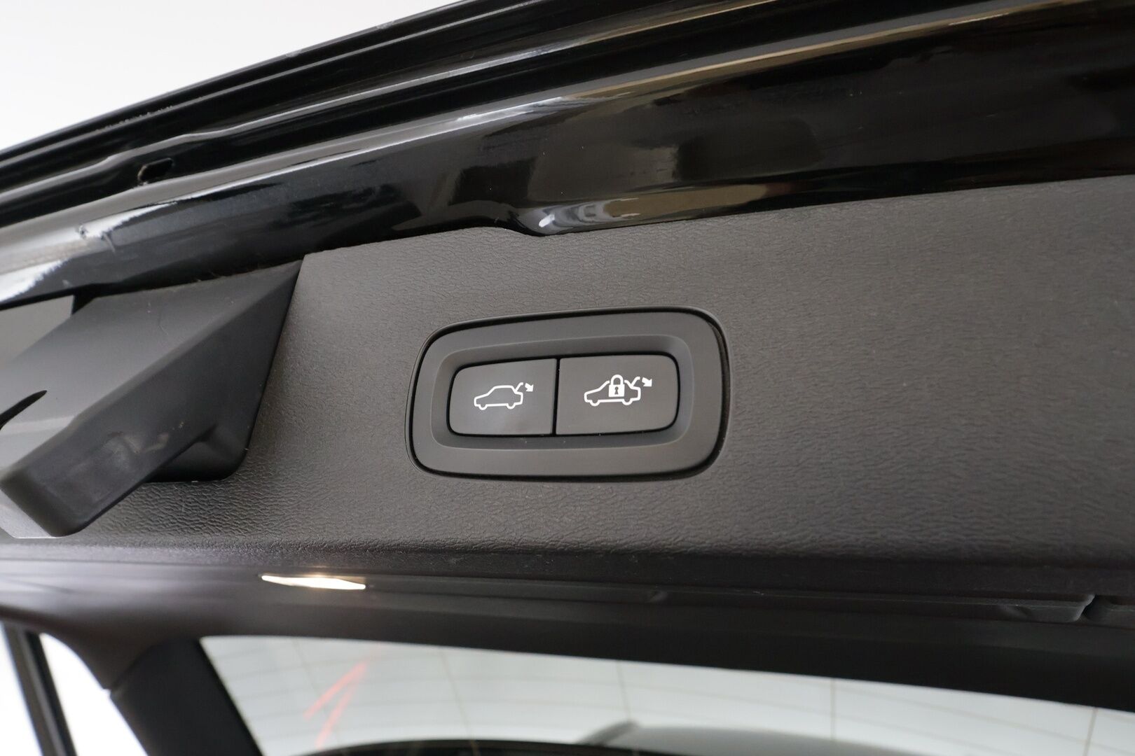 Volvo V60 2020 T4 Business aut * ACC / P.kamera / LED / Navi / Vaaleat nahat / Webasto / KeylessGo * - 1.Om Suomi-auto / Kahdet renkaat aluvanteilla / Merkkihuollettu - Osta nyt, maksa vasta ensi vuonna