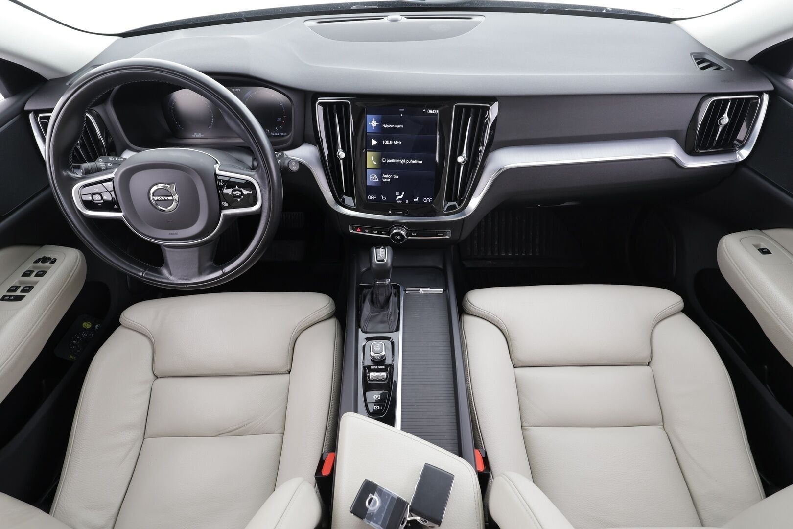 Volvo V60 2020 T4 Business aut * ACC / P.kamera / LED / Navi / Vaaleat nahat / Webasto / KeylessGo * - 1.Om Suomi-auto / Kahdet renkaat aluvanteilla / Merkkihuollettu - Osta nyt, maksa vasta ensi vuonna