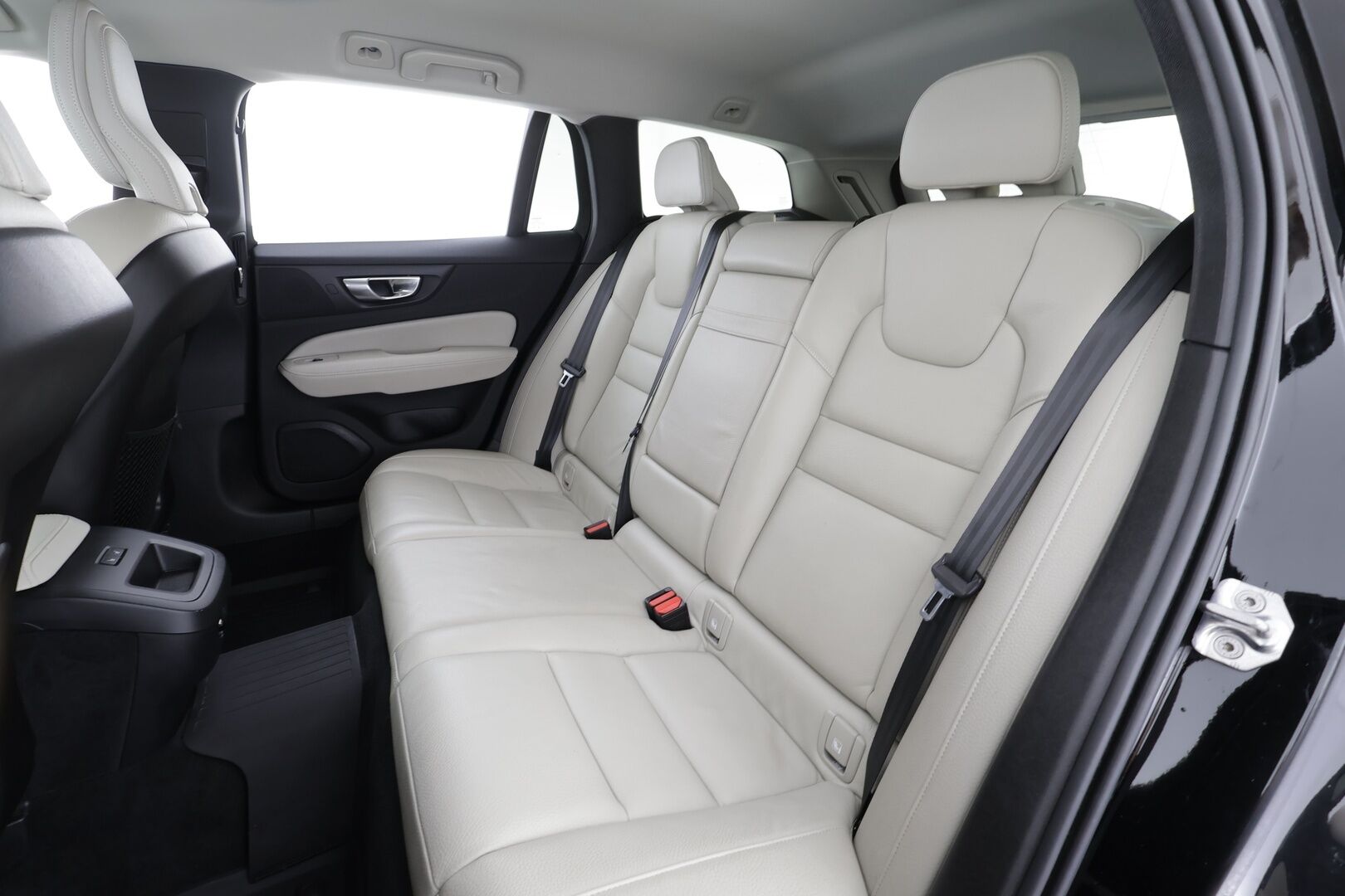 Volvo V60 2020 T4 Business aut * ACC / P.kamera / LED / Navi / Vaaleat nahat / Webasto / KeylessGo * - 1.Om Suomi-auto / Kahdet renkaat aluvanteilla / Merkkihuollettu - Osta nyt, maksa vasta ensi vuonna