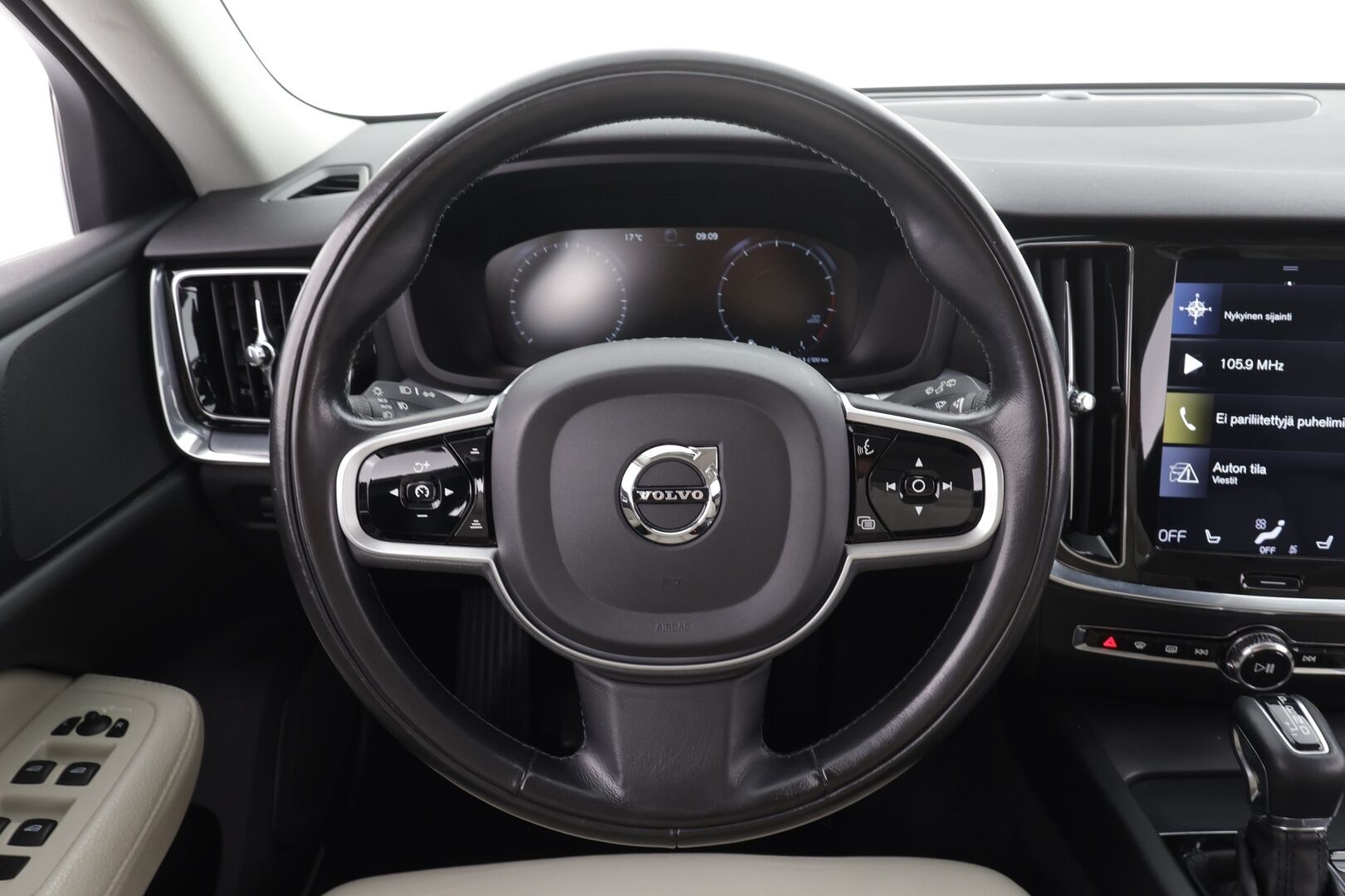 Volvo V60 2020 T4 Business aut * ACC / P.kamera / LED / Navi / Vaaleat nahat / Webasto / KeylessGo * - 1.Om Suomi-auto / Kahdet renkaat aluvanteilla / Merkkihuollettu - Osta nyt, maksa vasta ensi vuonna