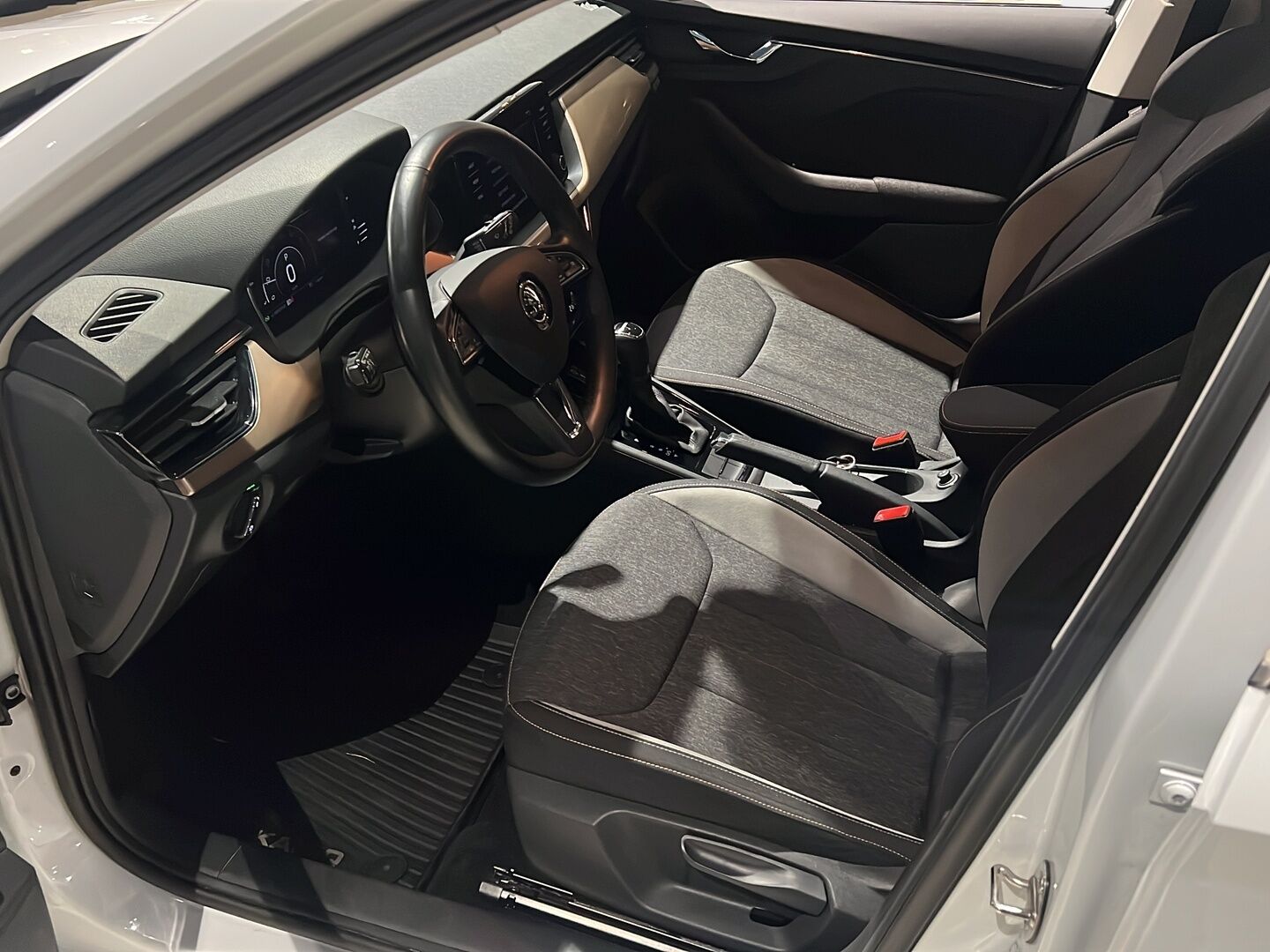 Skoda Kamiq 2020 1,5 TSI Style DSG Autom. * Suomiauto / LED / Peruutuskamera / Lohko & Sisäpistoke / Lämpölasi / Ratinlämmitys! - Jakopää juuri tehty / Metalliväri / Digimittari / Juuri tullut Tampereelle!