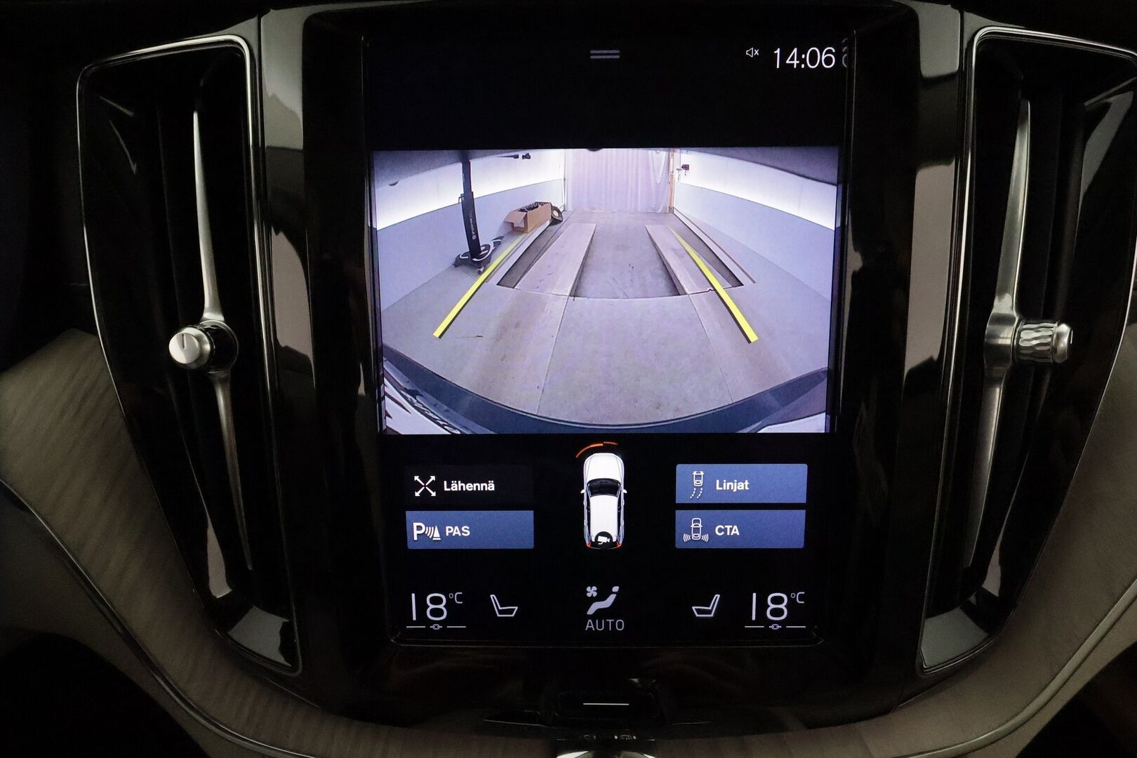 Volvo XC60 2021 T6 TwE AWD Business Inscription aut. *ACC / Panorama / Muistipenkki / Webasto / H&K / Kamera / LED / Navi / Vaaleat nahat* - KATSO KAMPANJAHINTA! / 1.Om Suomi-auto / SoH 93.4% / Kahdet renkaat aluvanteilla / Juuri huollettu / Jakohihna 9 / 25 - Osta nyt, maksa vasta ensi vuonna