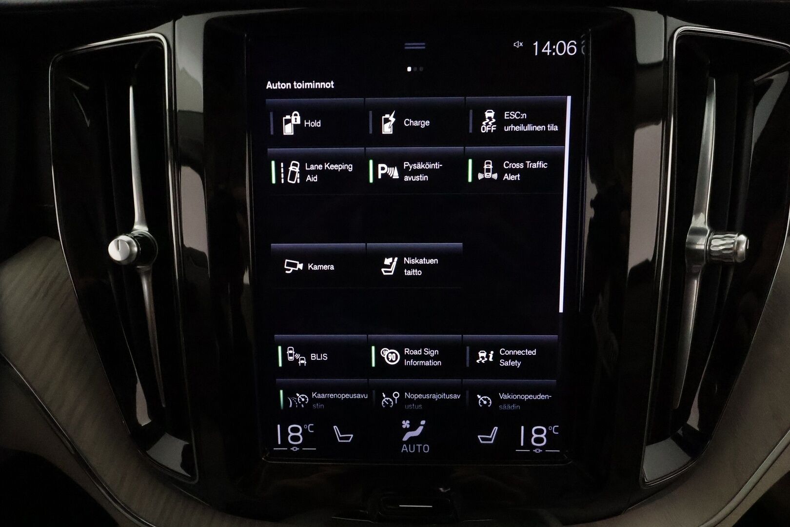 Volvo XC60 2021 T6 TwE AWD Business Inscription aut. *ACC / Panorama / Muistipenkki / Webasto / H&K / Kamera / LED / Navi / Vaaleat nahat* - KATSO KAMPANJAHINTA! / 1.Om Suomi-auto / SoH 93.4% / Kahdet renkaat aluvanteilla / Juuri huollettu / Jakohihna 9 / 25 - Osta nyt, maksa vasta ensi vuonna