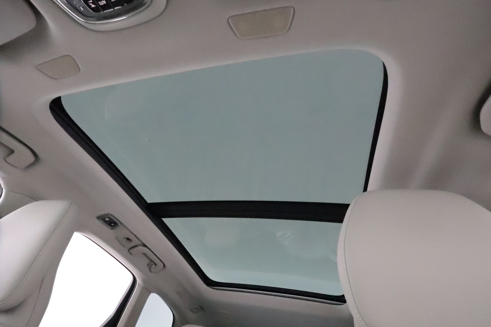 Volvo XC60 2021 T6 TwE AWD Business Inscription aut. *ACC / Panorama / Muistipenkki / Webasto / H&K / Kamera / LED / Navi / Vaaleat nahat* - KATSO KAMPANJAHINTA! / 1.Om Suomi-auto / SoH 93.4% / Kahdet renkaat aluvanteilla / Juuri huollettu / Jakohihna 9 / 25 - Osta nyt, maksa vasta ensi vuonna