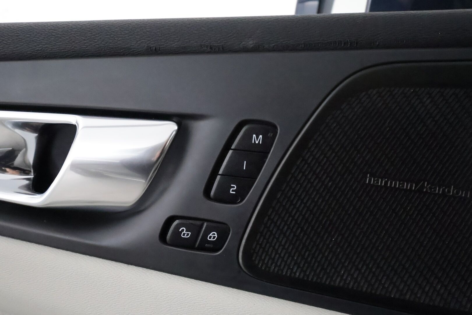 Volvo XC60 2021 T6 TwE AWD Business Inscription aut. *ACC / Panorama / Muistipenkki / Webasto / H&K / Kamera / LED / Navi / Vaaleat nahat* - KATSO KAMPANJAHINTA! / 1.Om Suomi-auto / SoH 93.4% / Kahdet renkaat aluvanteilla / Juuri huollettu / Jakohihna 9 / 25 - Osta nyt, maksa vasta ensi vuonna